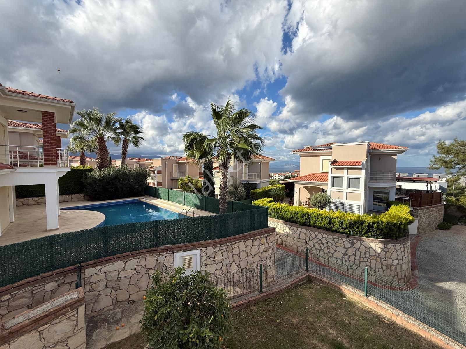 Kuşadası Soğucak Tek Müstakil Havuzlu Site 3+1 Geniş Bahçeli Satılık Villa - Görsel 18