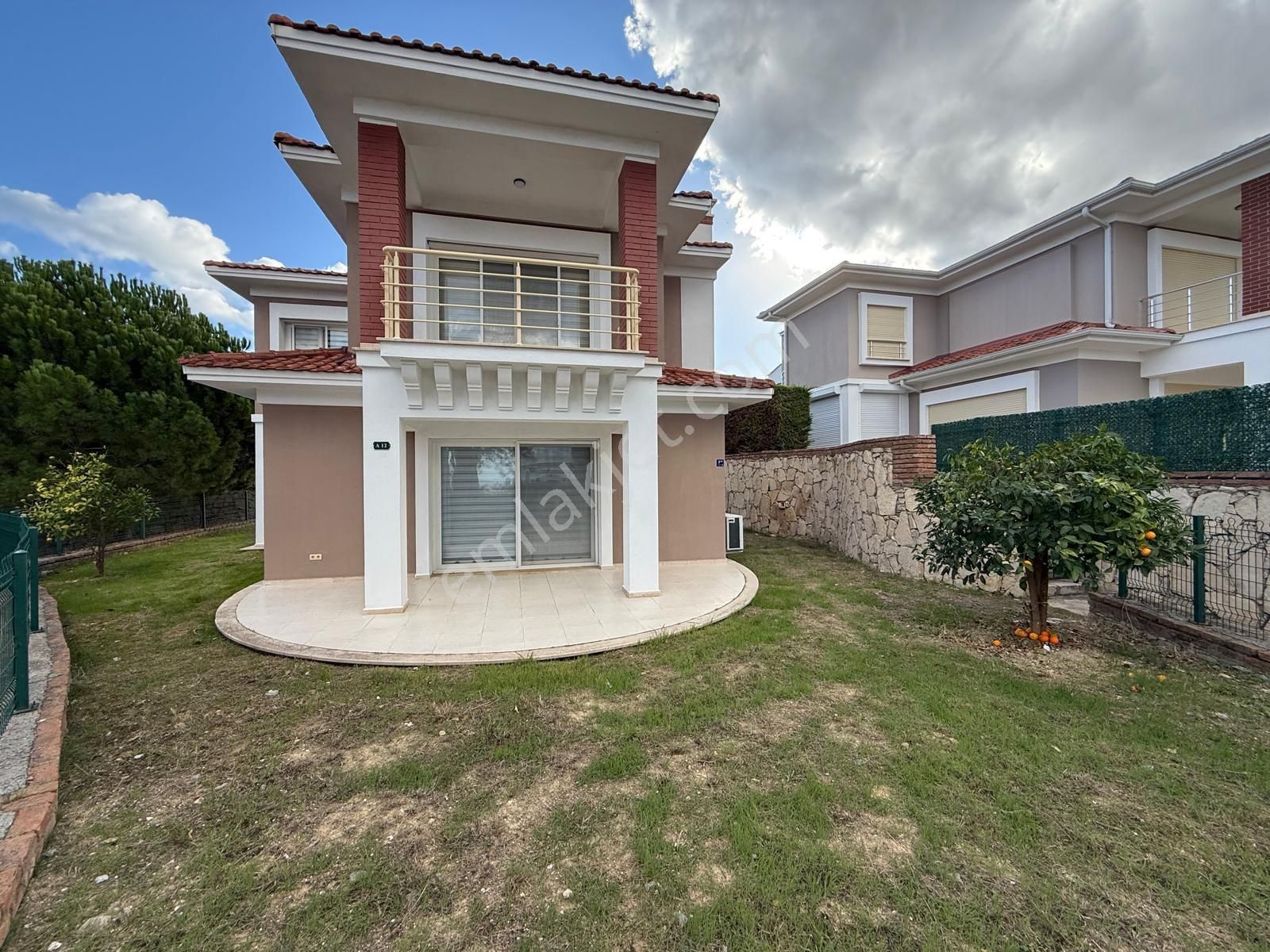 Kuşadası Soğucak Tek Müstakil Havuzlu Site 3+1 Geniş Bahçeli Satılık Villa - Görsel 2