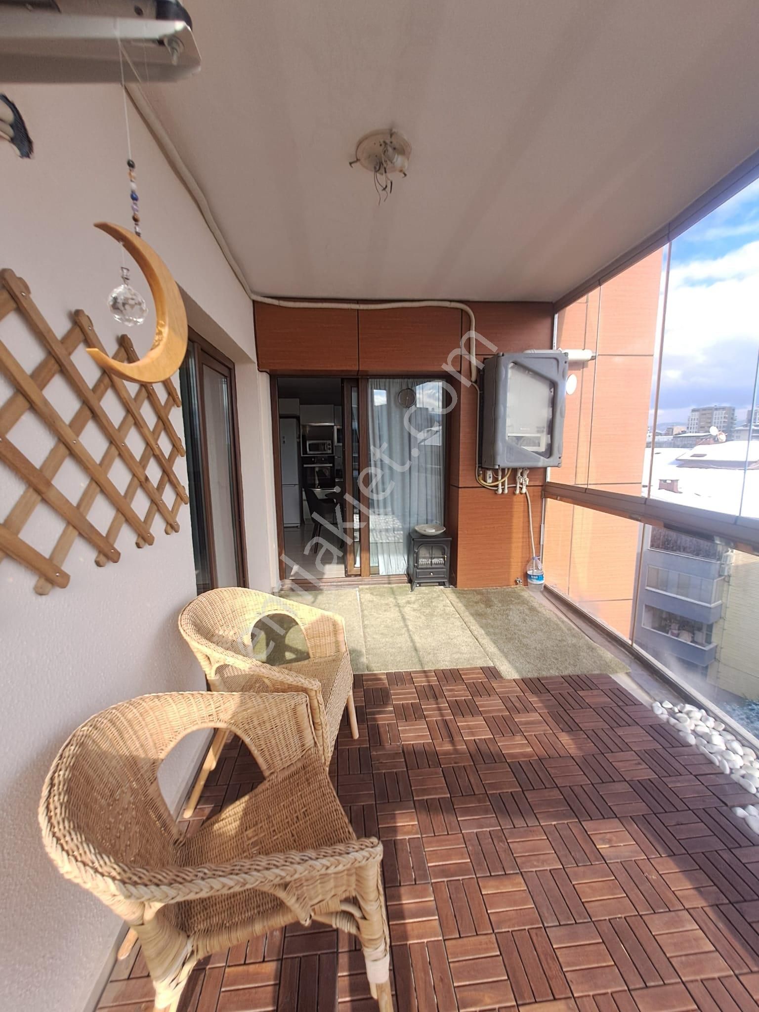 Re/max Advantage'den Balat'ta Eşyalı Kiralık 3+1 Daire - Görsel 24