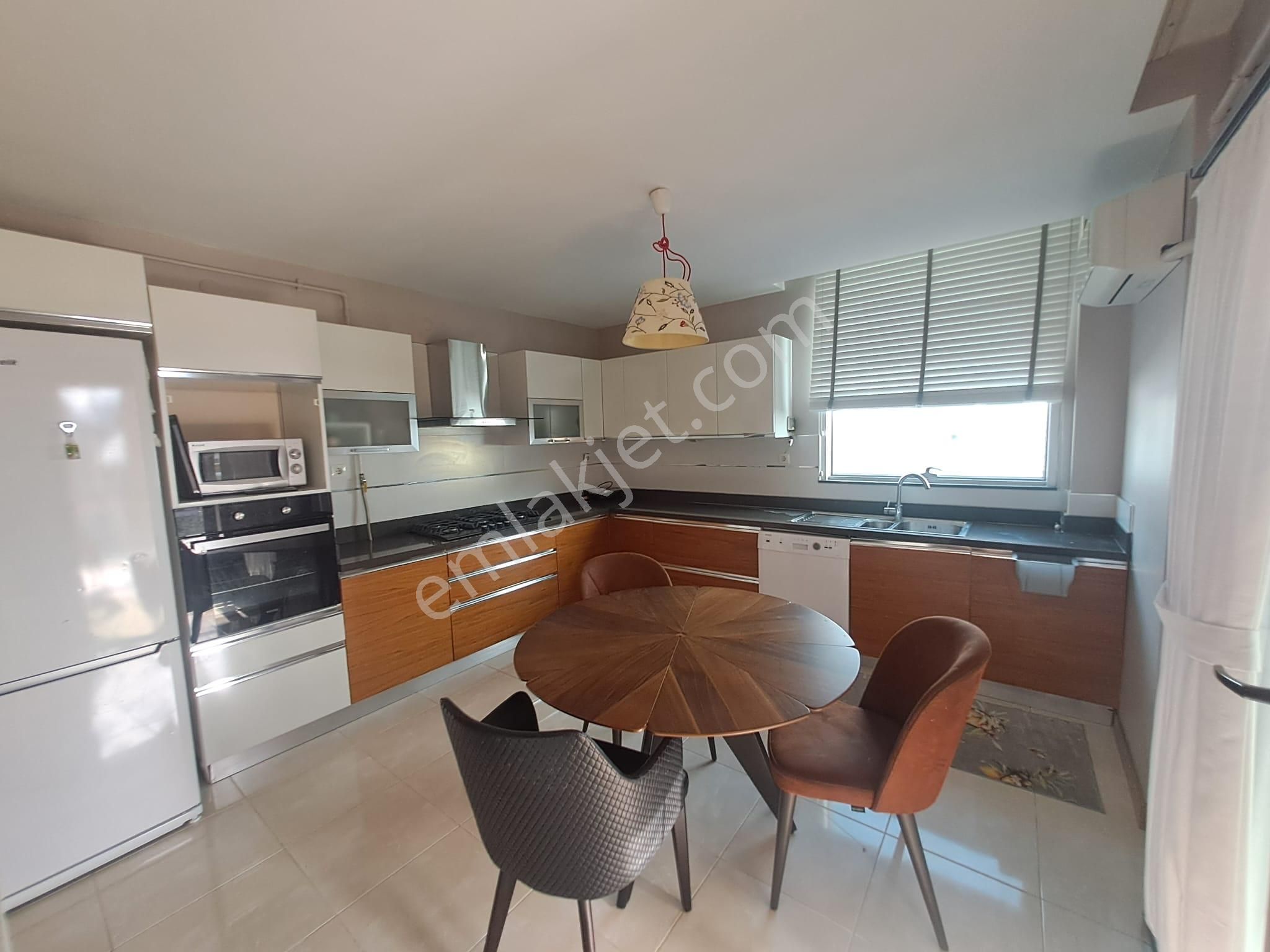 Re/max Advantage'den Balat'ta Eşyalı Kiralık 3+1 Daire - Görsel 9