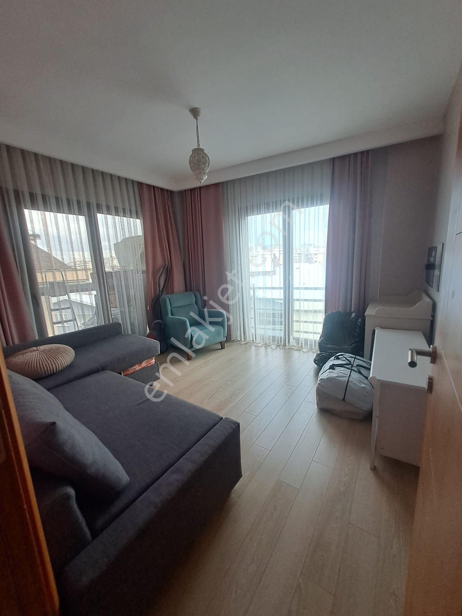 Re/max Advantage'den Balat'ta Eşyalı Kiralık 3+1 Daire - Görsel 13