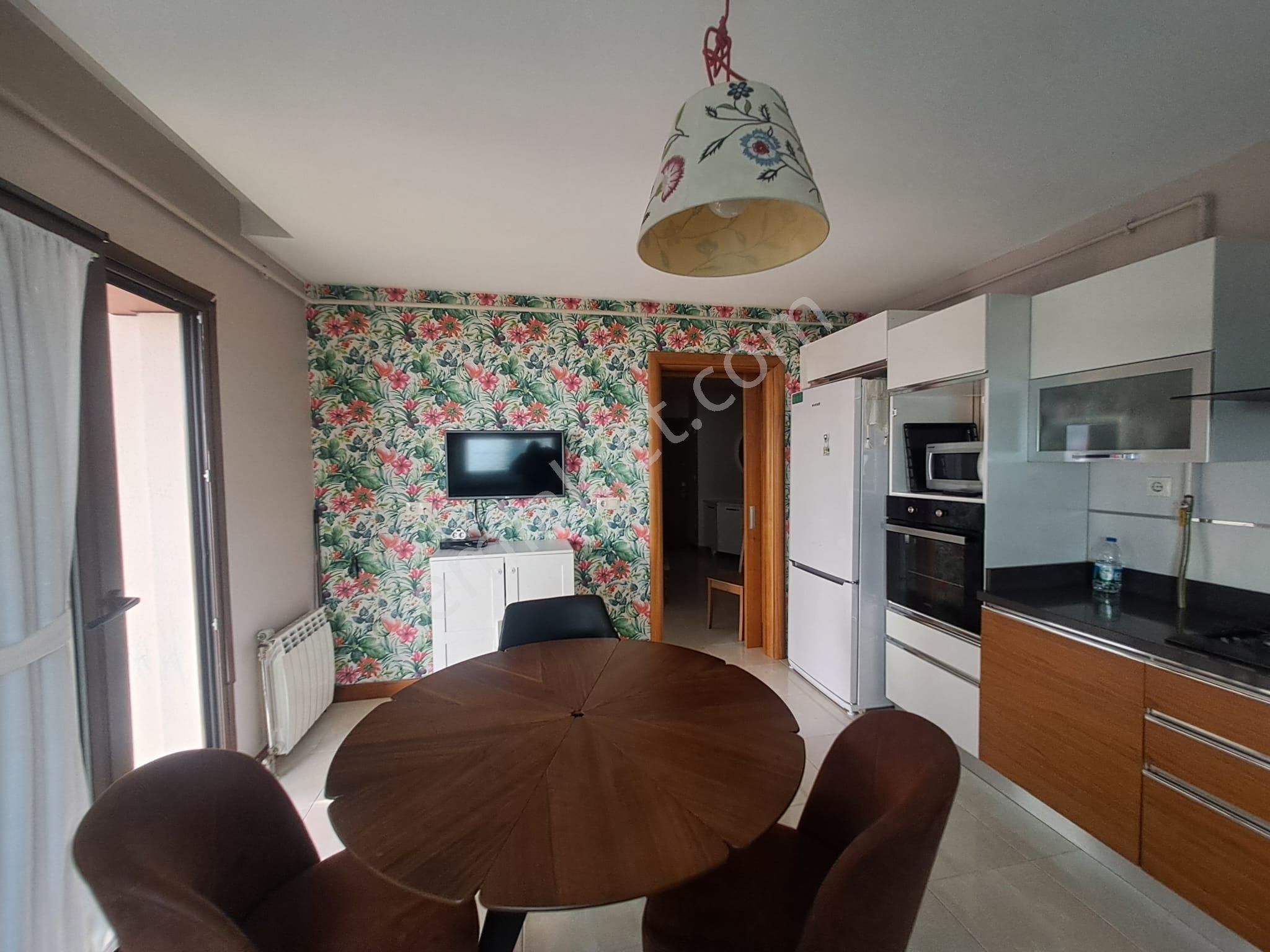 Re/max Advantage'den Balat'ta Eşyalı Kiralık 3+1 Daire - Görsel 6