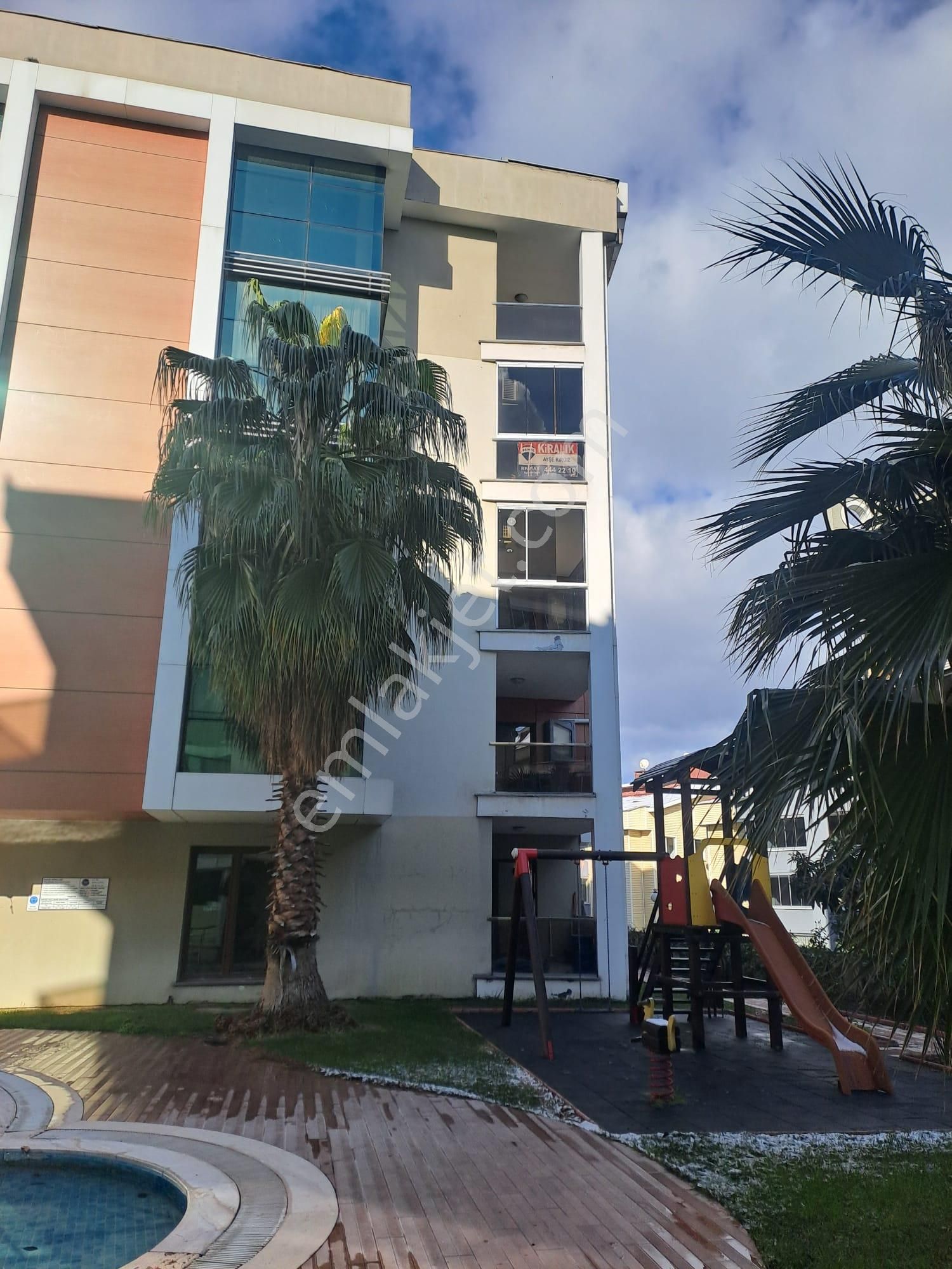 Re/max Advantage'den Balat'ta Eşyalı Kiralık 3+1 Daire