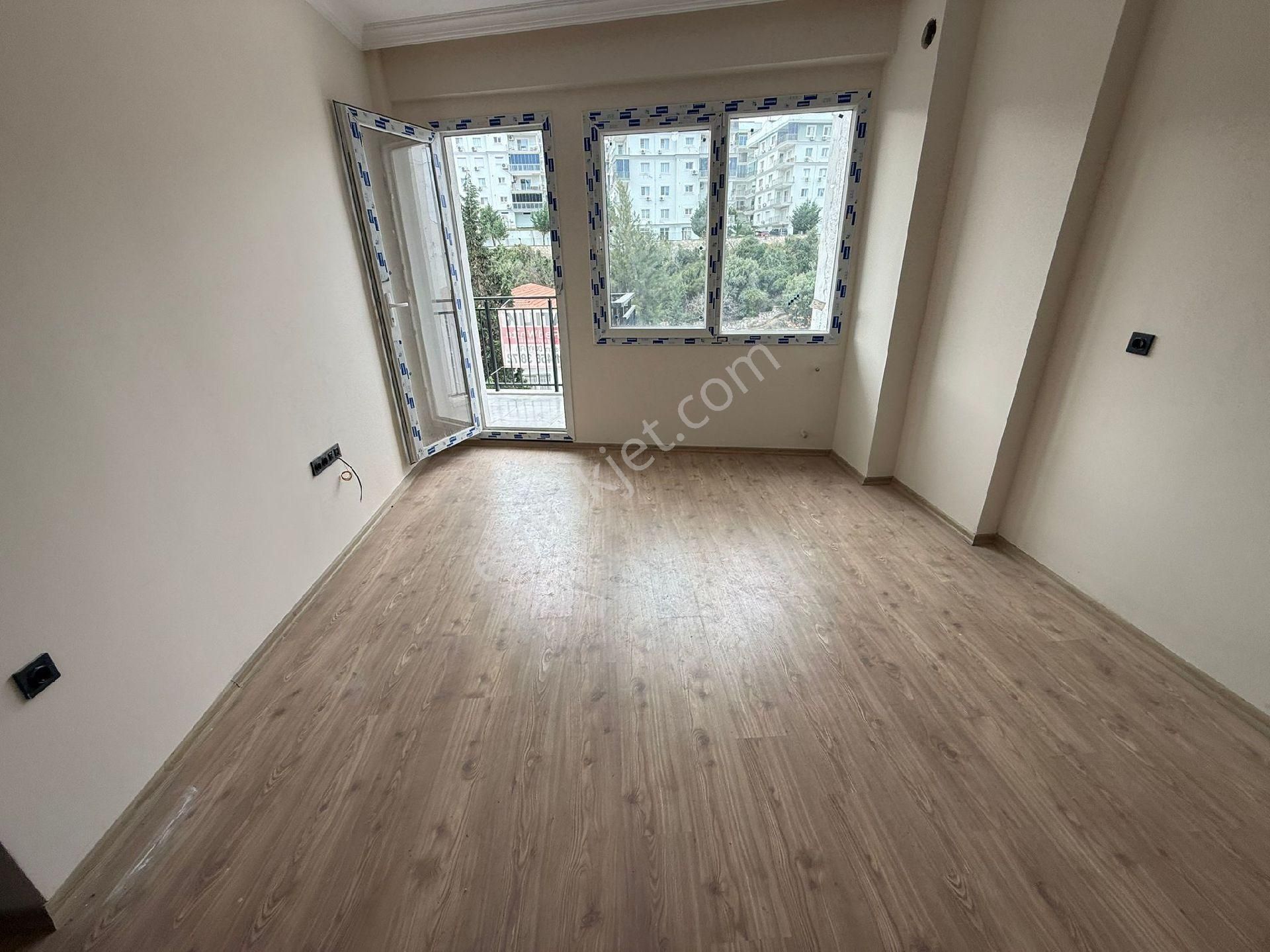 Kuşadası Merkezde Arakat Yeni Yapı Kısmı Deniz Manzaralı 1+1 Satılık Daire - Görsel 6