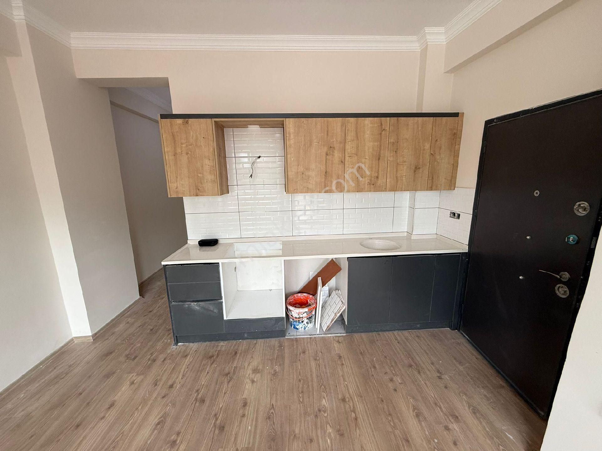 Kuşadası Merkezde Arakat Yeni Yapı Kısmı Deniz Manzaralı 1+1 Satılık Daire - Görsel 3