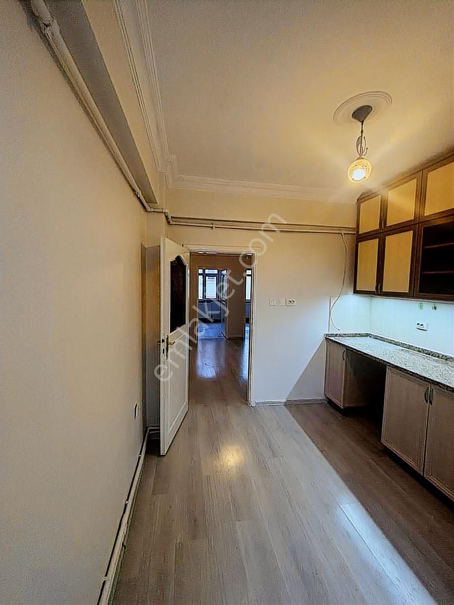 Geniş Caddeye Yakın 3+1 - Görsel 13