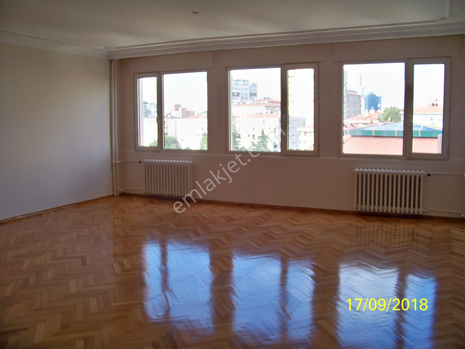 Gayrettepe Kent Sitesinde 4+1 165 M2 7.kat Çift Otoparklı Çift Asansörlü Yangın Merdivenli Balkonlu