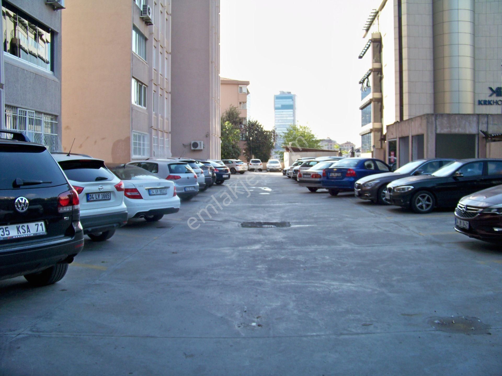 Gayrettepe Kent Sitesinde 4+1 165 M2 7.kat Çift Otoparklı Çift Asansörlü Yangın Merdivenli Balkonlu - Görsel 29