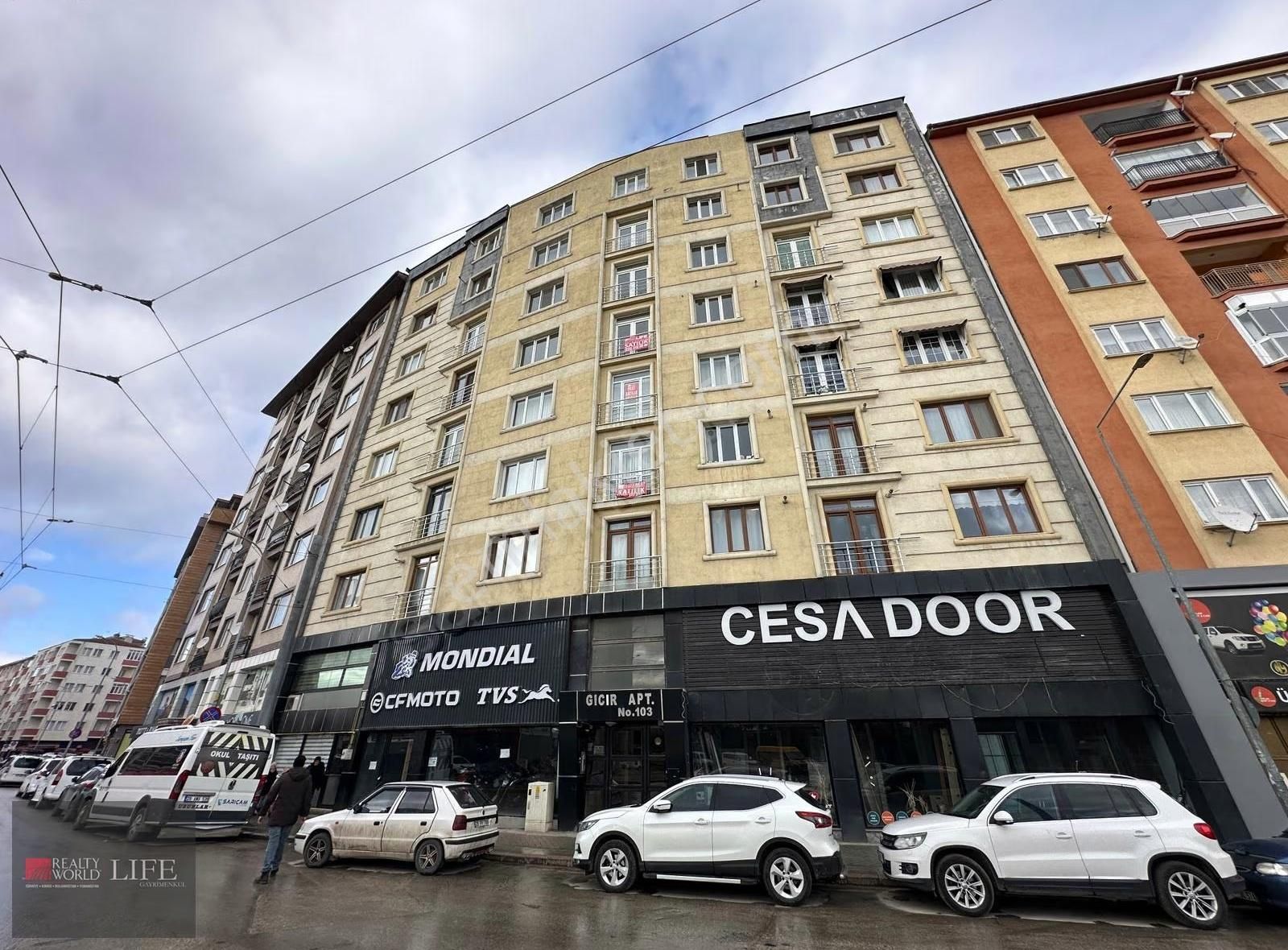 Rwlıfe// Gaffar Okkan Caddesi Üzeri Satılık Dubleks 3+1 Daire