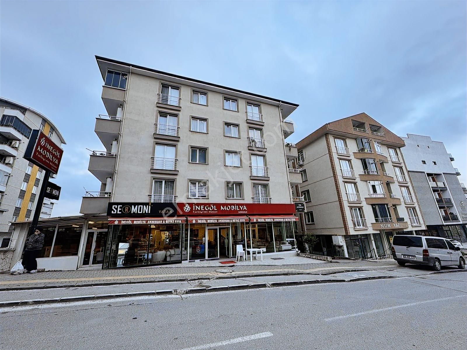 Cevizlik Cad. Üzerinde Aile Binasında 2+1 Arakat Daire