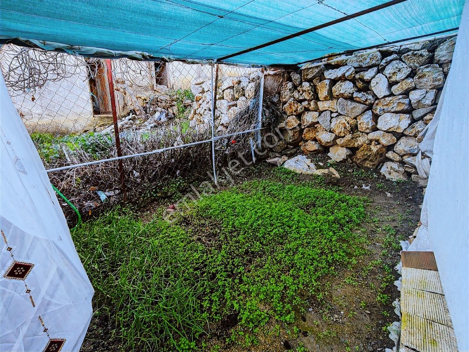 Tek Tapu | Köy İçi İmarlı | 300 M² Arsa İçinde Müstakil Evli - Görsel 14