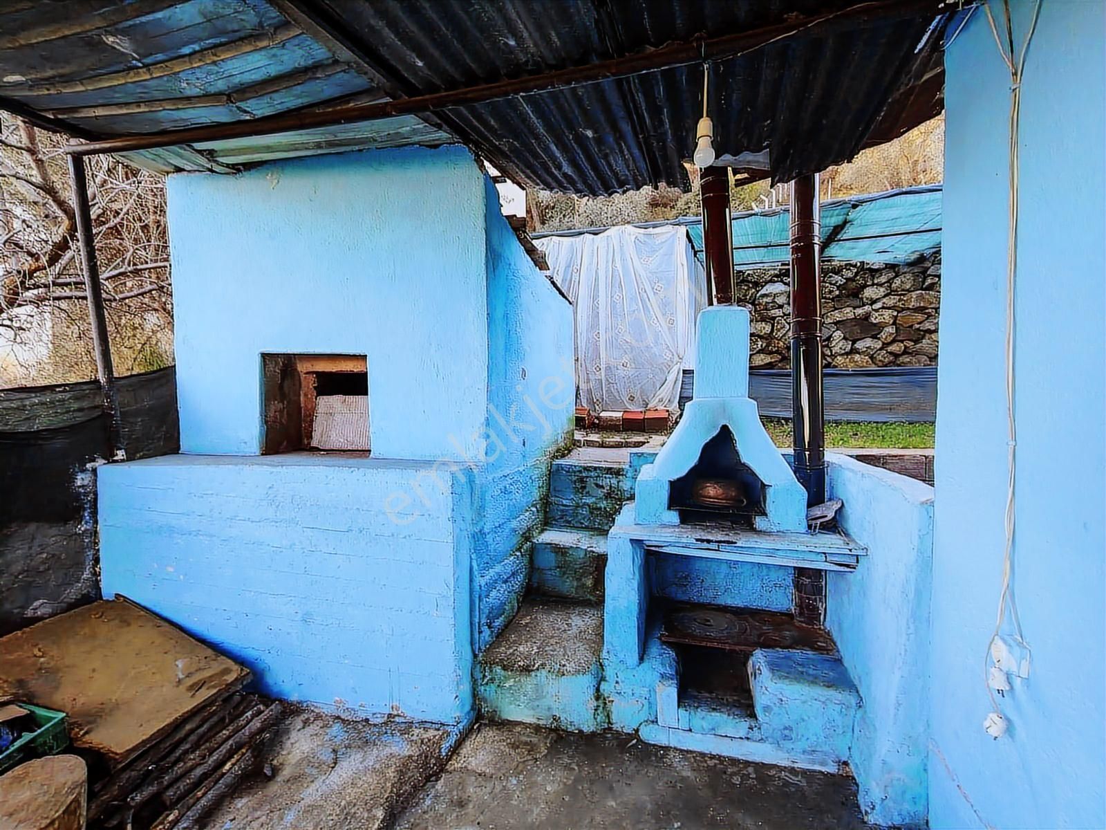 Tek Tapu | Köy İçi İmarlı | 300 M² Arsa İçinde Müstakil Evli - Görsel 3