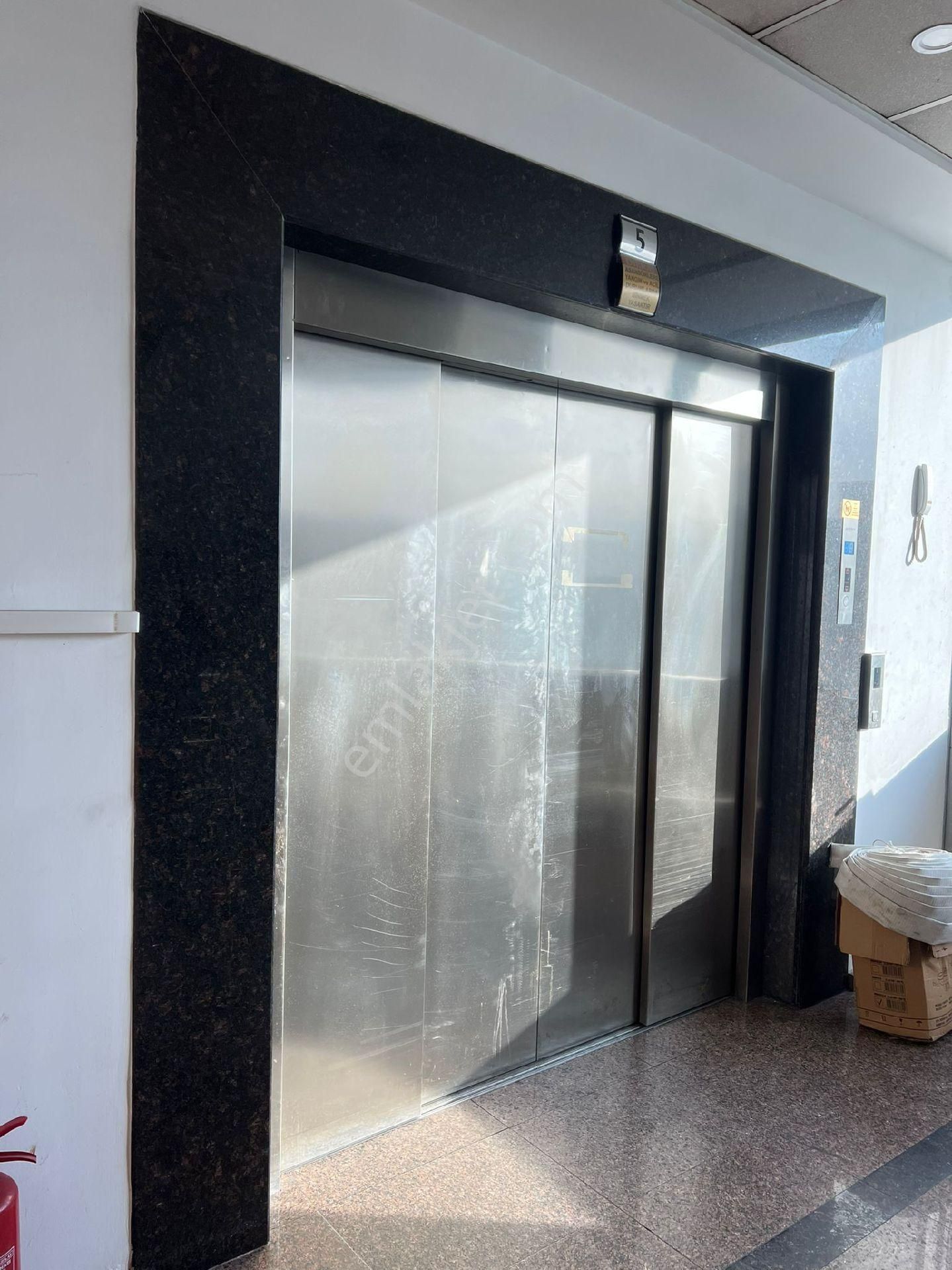 Tiyap’tan Basın Express Pareleli 1.600 M² Kiralık Prestijli Plaza Katı Ofis - Görsel 23