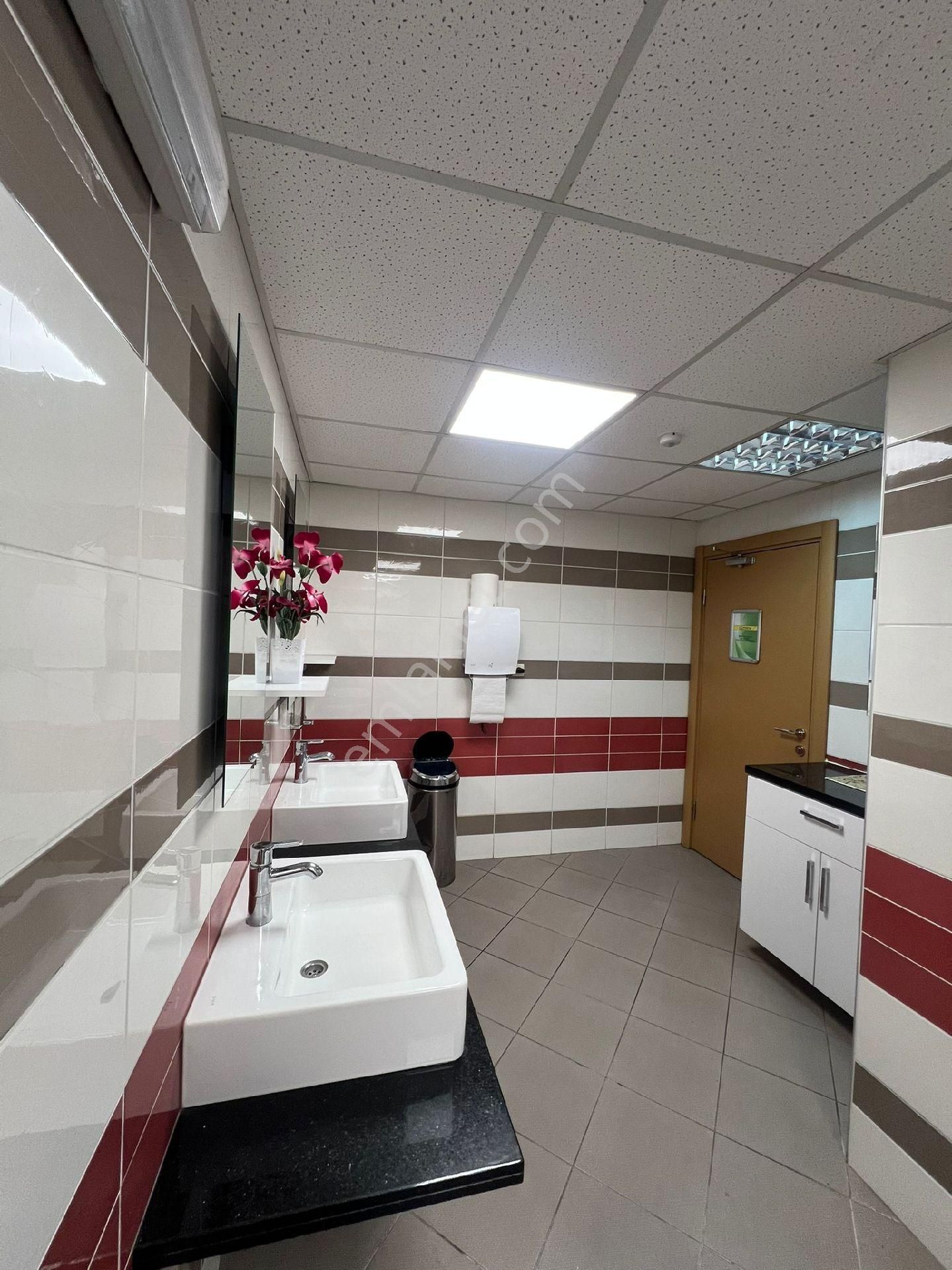 Tiyap’tan Basın Express Pareleli 1.600 M² Kiralık Prestijli Plaza Katı Ofis - Görsel 18