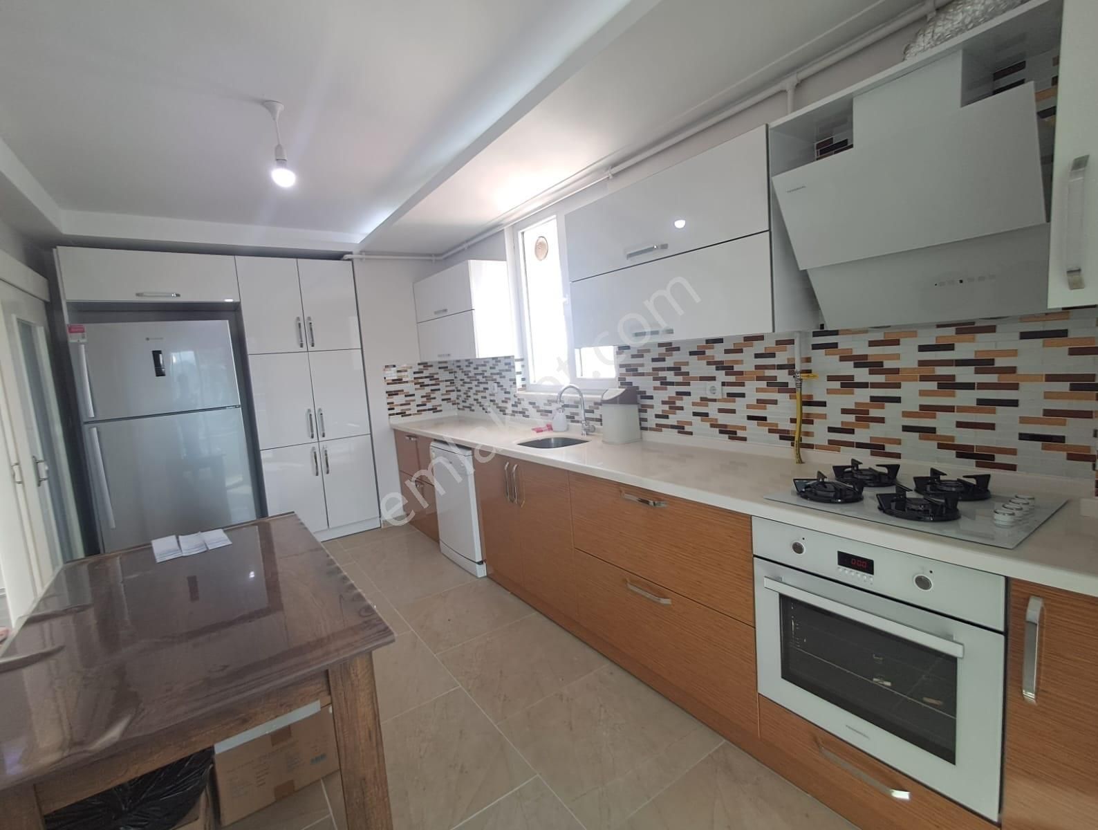 Atakent'de Tranvay Altı Merkezi Kolasyonda Satılık 3+1 Daire - Görsel 3