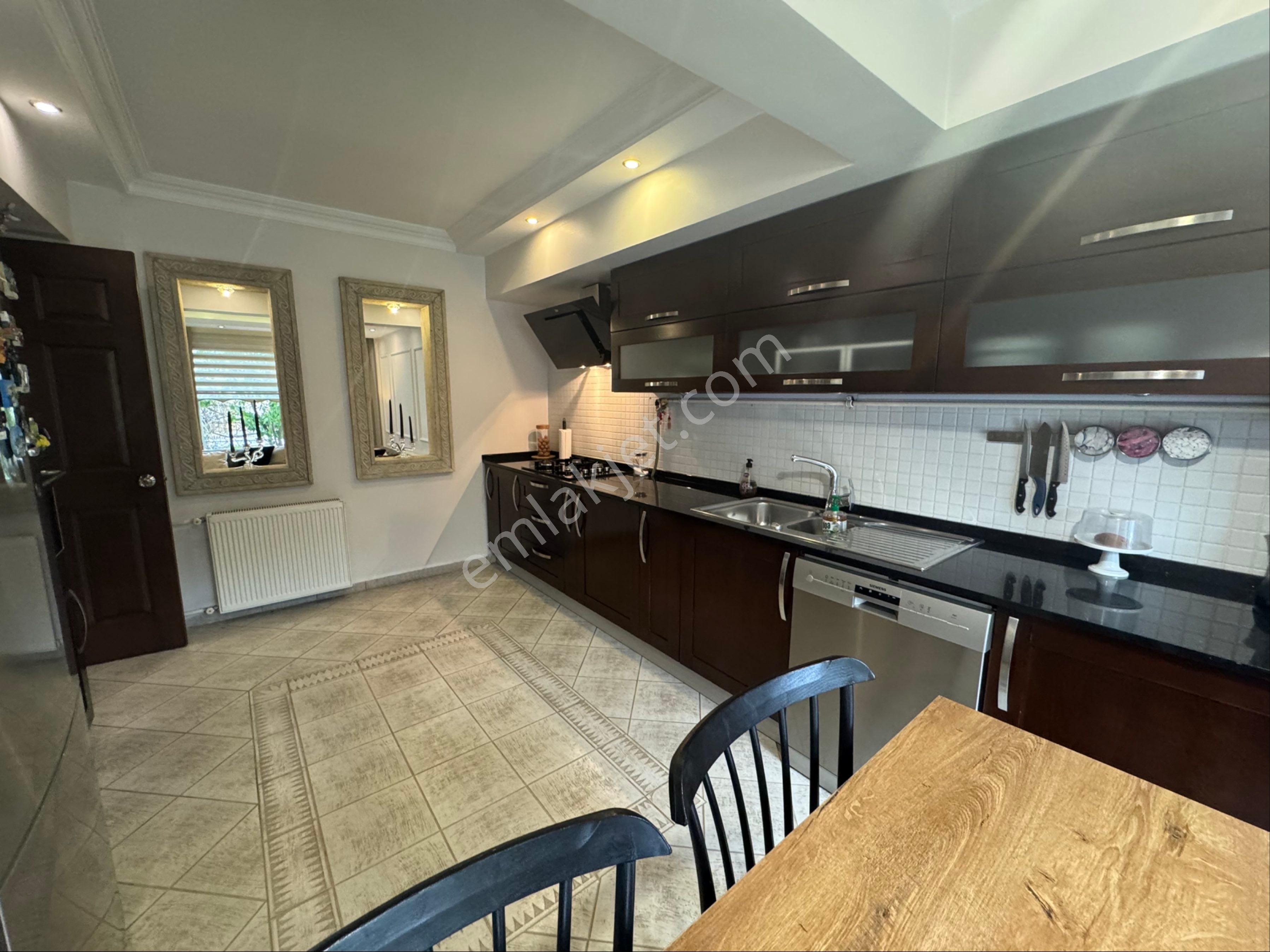 Site İçi,özel Konum,köşe,masrafsiz 5+1 Villa - Görsel 8