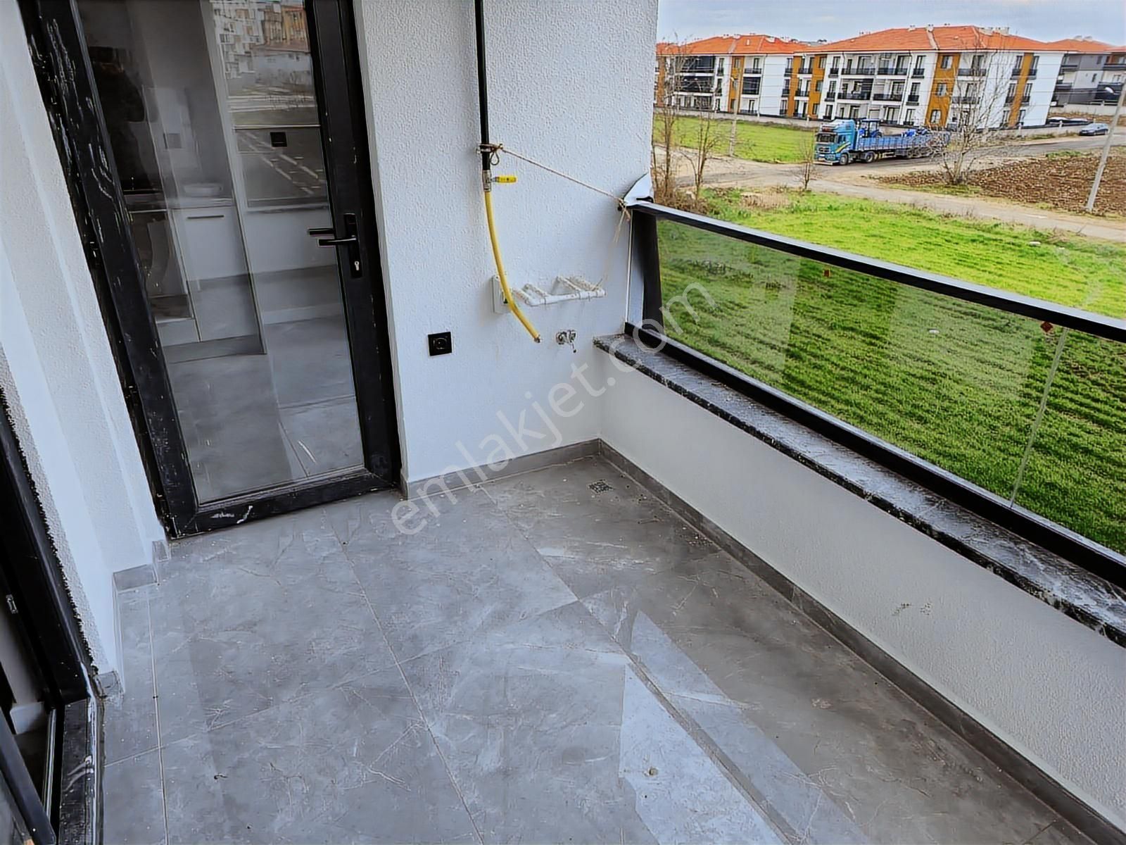 Realty World'dan Arifiye Fatih'te 90m2 2 Banyolu Boş Sıfır 2+1 - Görsel 8
