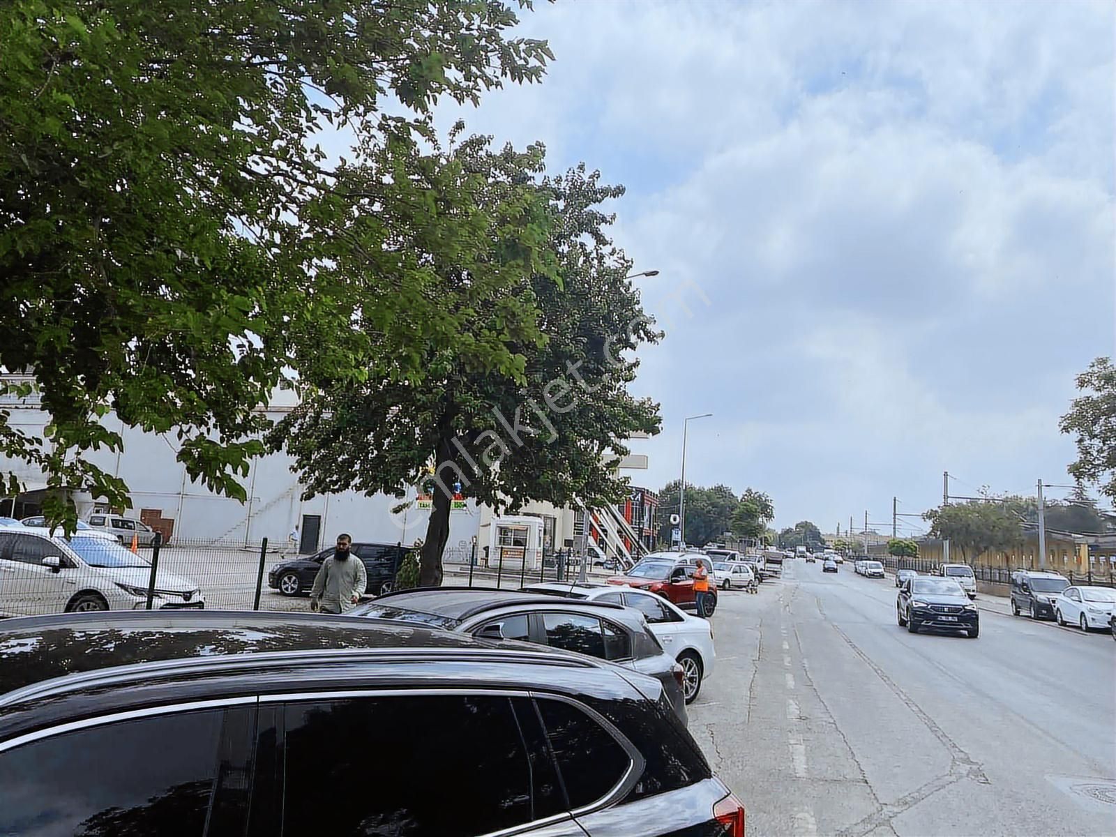 Adapazarının Kalbinde Katlıpazar Ve Orta Garaj Yanı 445m2 Ticari - Görsel 20