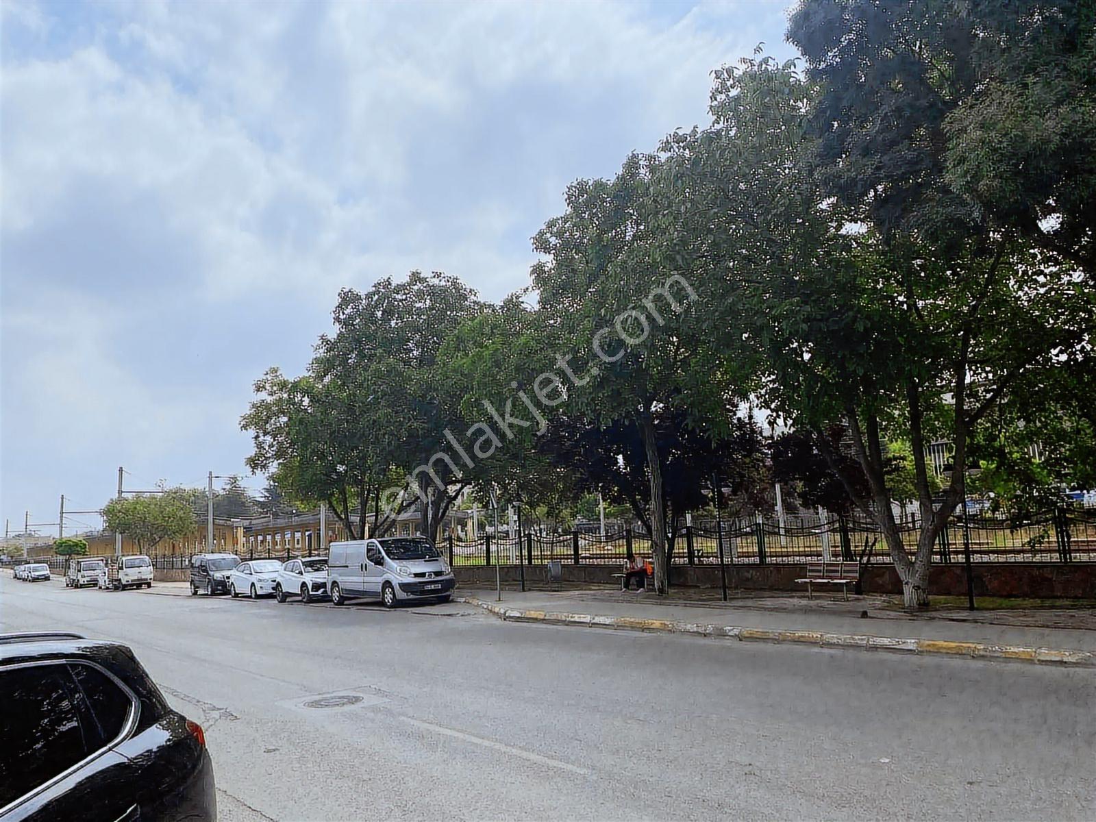 Adapazarının Kalbinde Katlıpazar Ve Orta Garaj Yanı 445m2 Ticari - Görsel 6