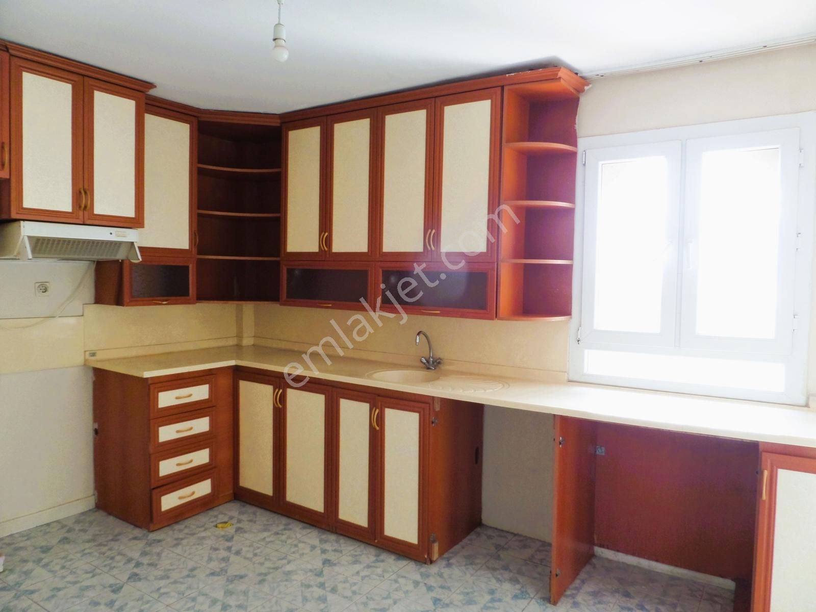 Güneyi Açık Manzaralı Büyük Mutfaklı Süper Konum.