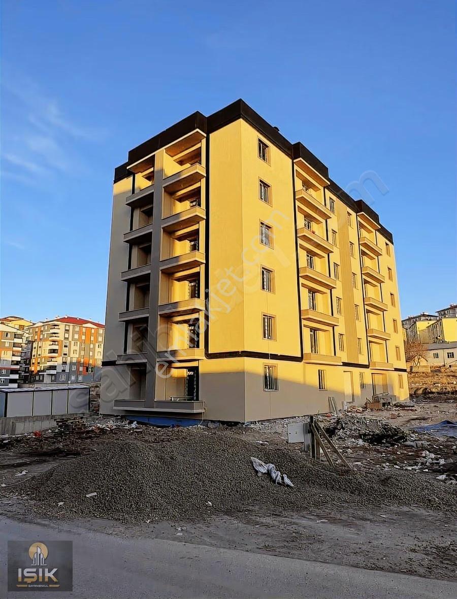 Işık Gayrimenkul'den Hilalkent'te 1+1 Satılık Daire