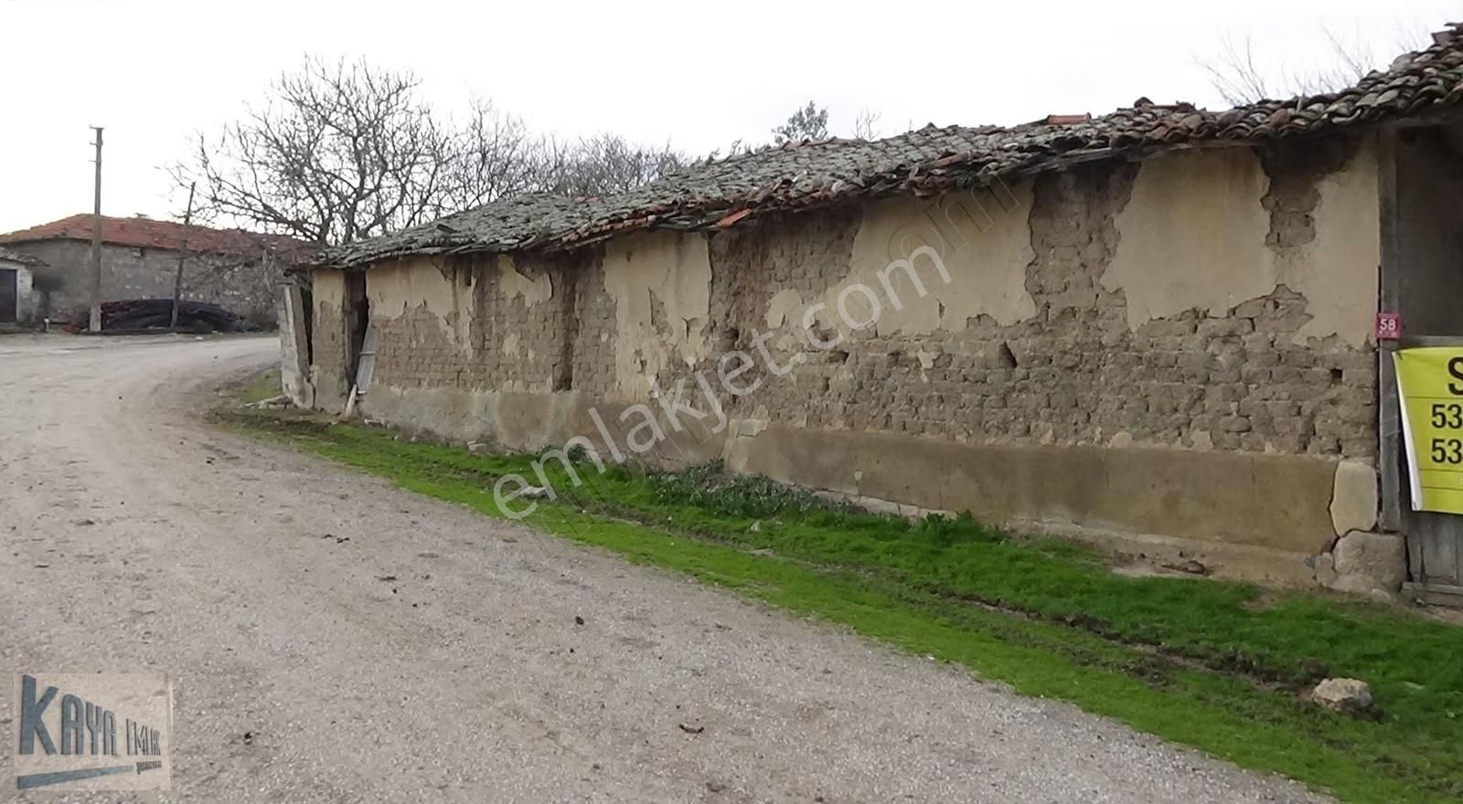 Göl Manzaralı Eski Kerpiç Ev - Görsel 8