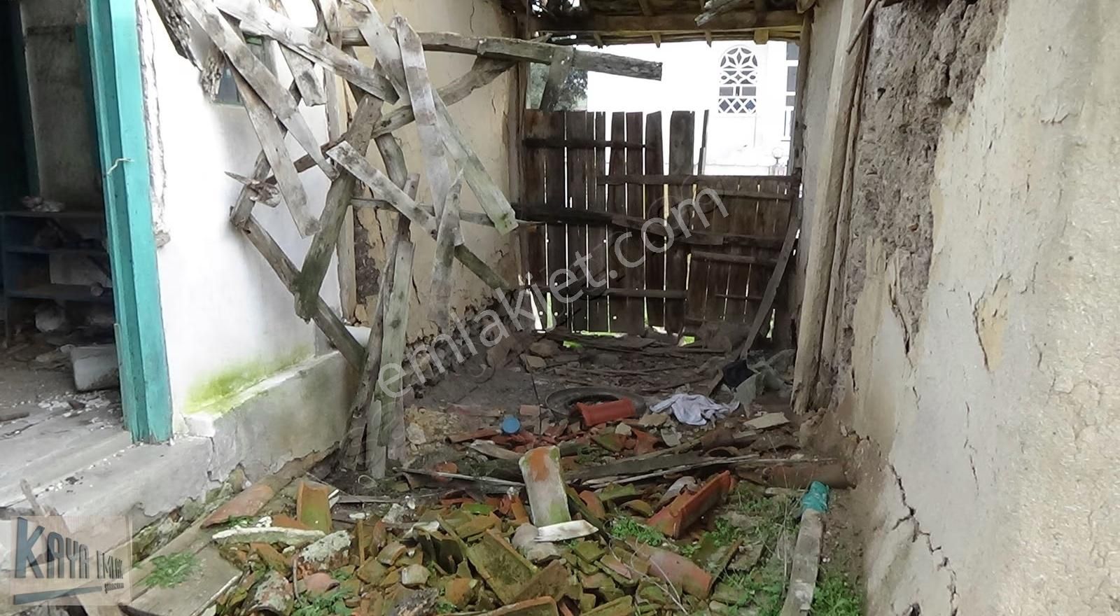 Göl Manzaralı Eski Kerpiç Ev - Görsel 13