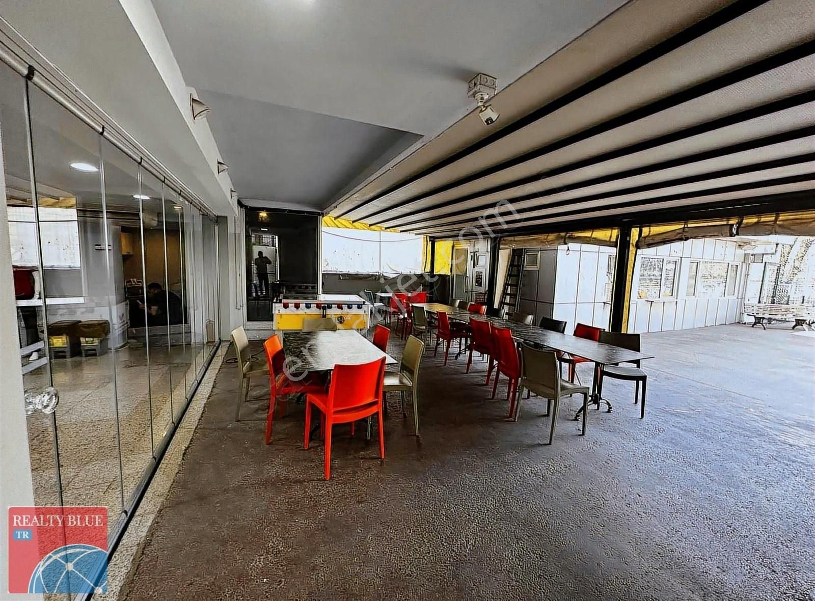 Gül Demirel'den Altunizade De 2.500m2 Satılık Komple Plaza