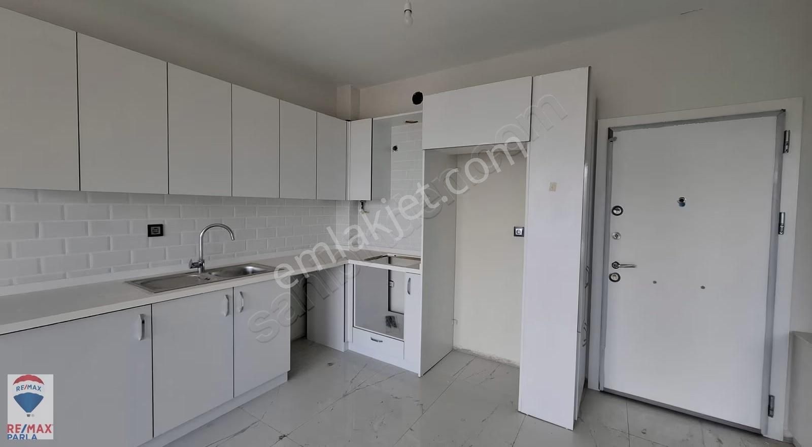 Uğur Kırseven'den | Millet Bahçesi Karşısı Sıfır 1+1 Daire - Görsel 2