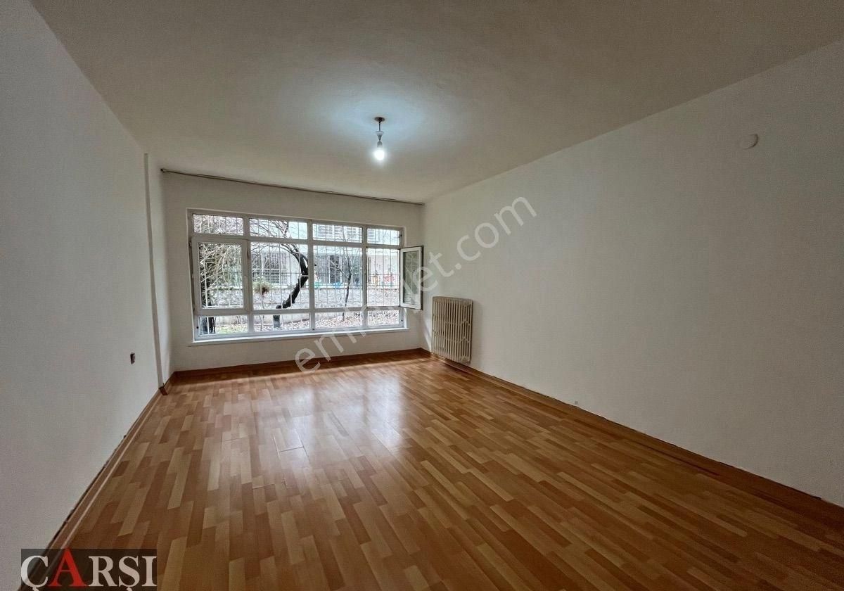 Çarşı"dan Kazakistan Caddesi"nde Müstakil Tadında Geniş Bahçe Kullanımlı 3+1 - Görsel 14