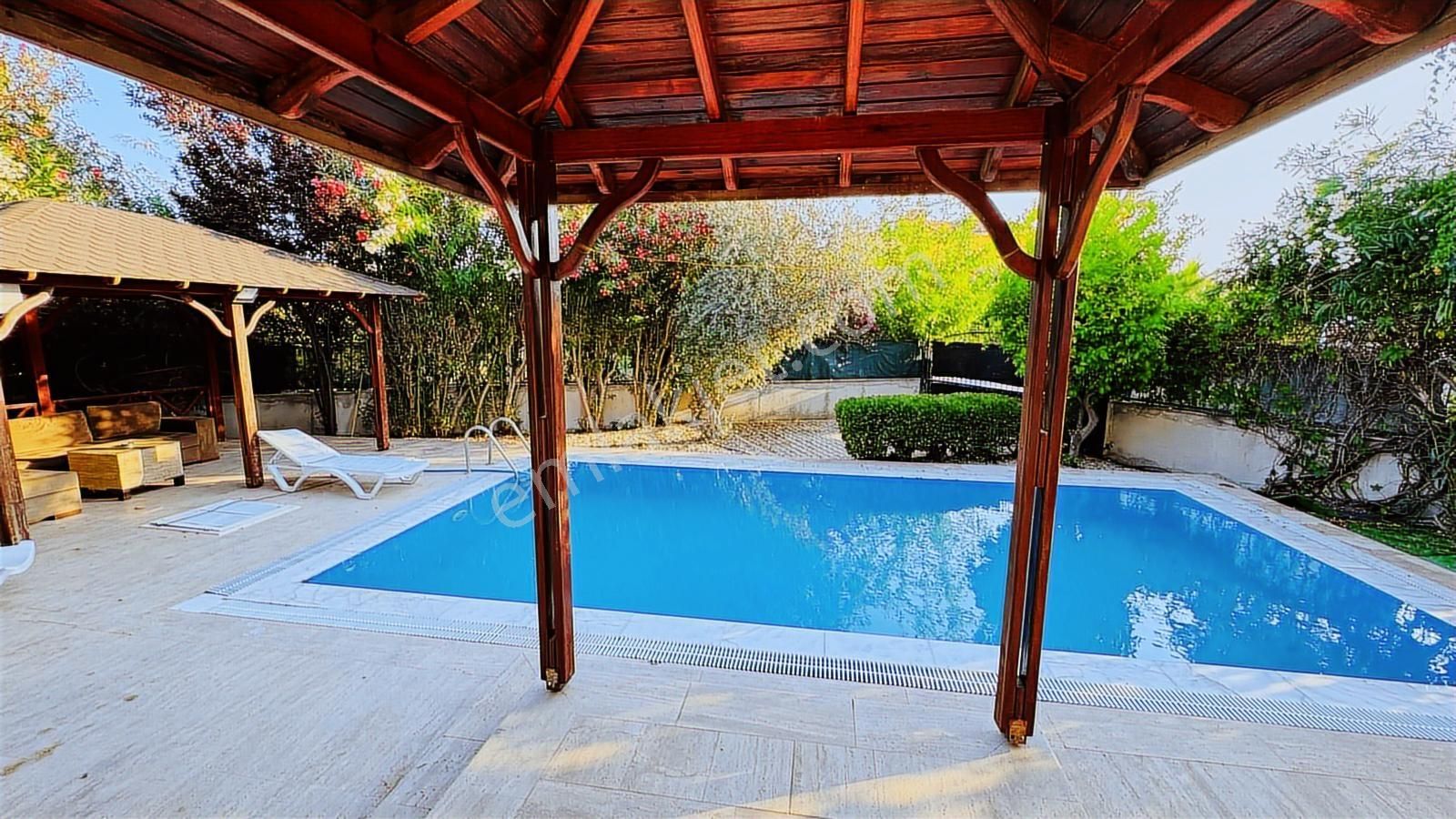 Satılık Özel Havuzlu 3+1 Villa - Görsel 30