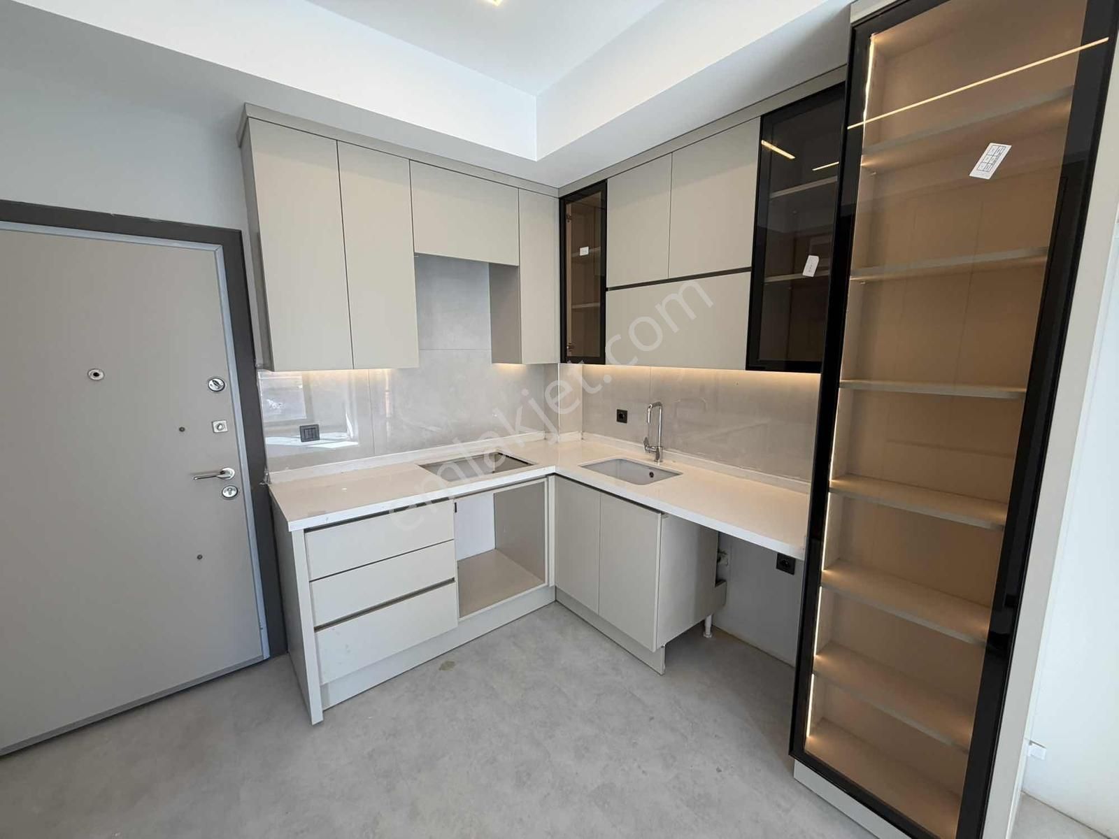 Çankaya Mahallesinde, Kapalı Otoparklı, Y.ısıtmalı 1+1 Daire - Görsel 4