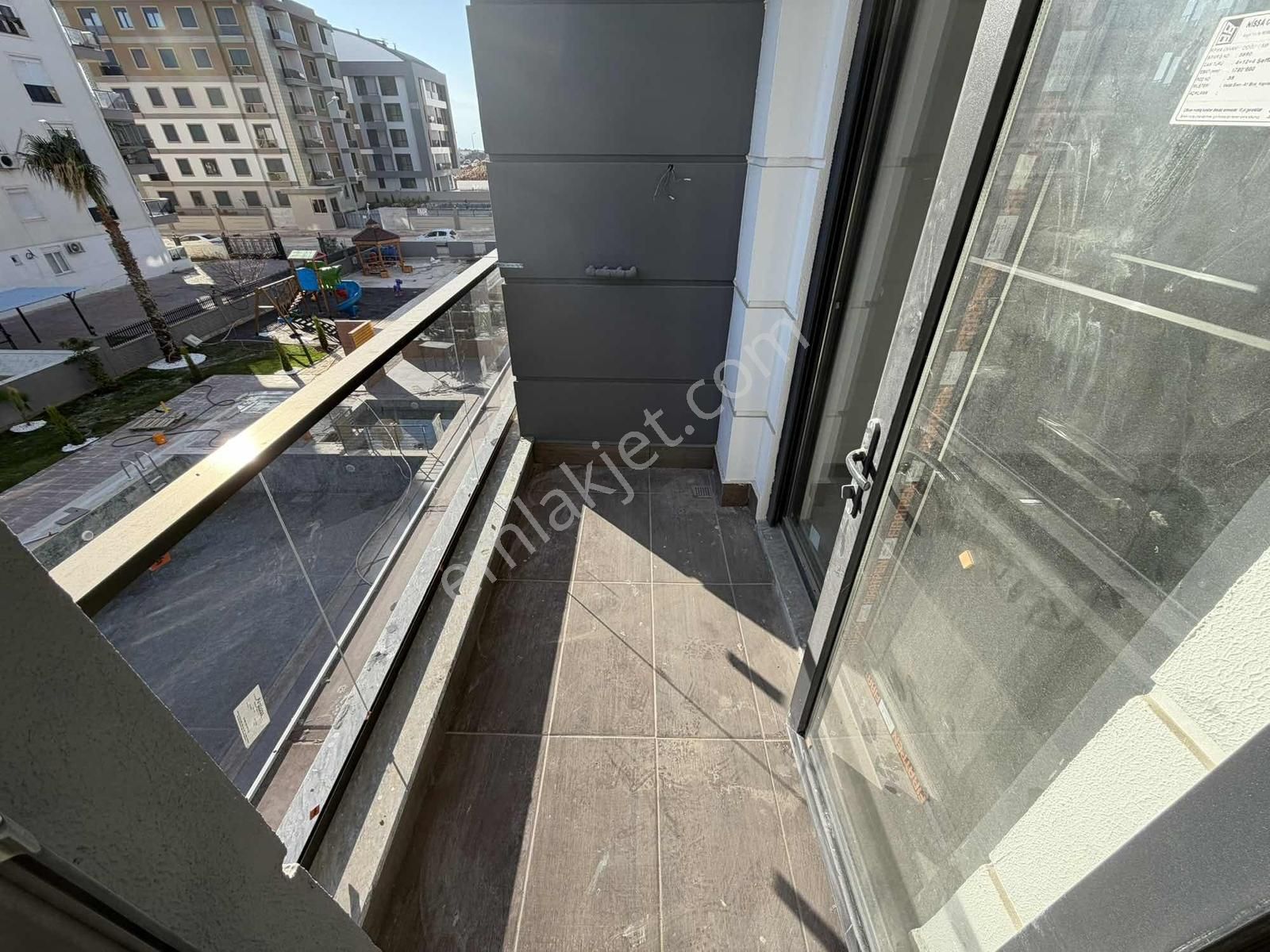 Çankaya Mahallesinde, Kapalı Otoparklı, Y.ısıtmalı 1+1 Daire - Görsel 25