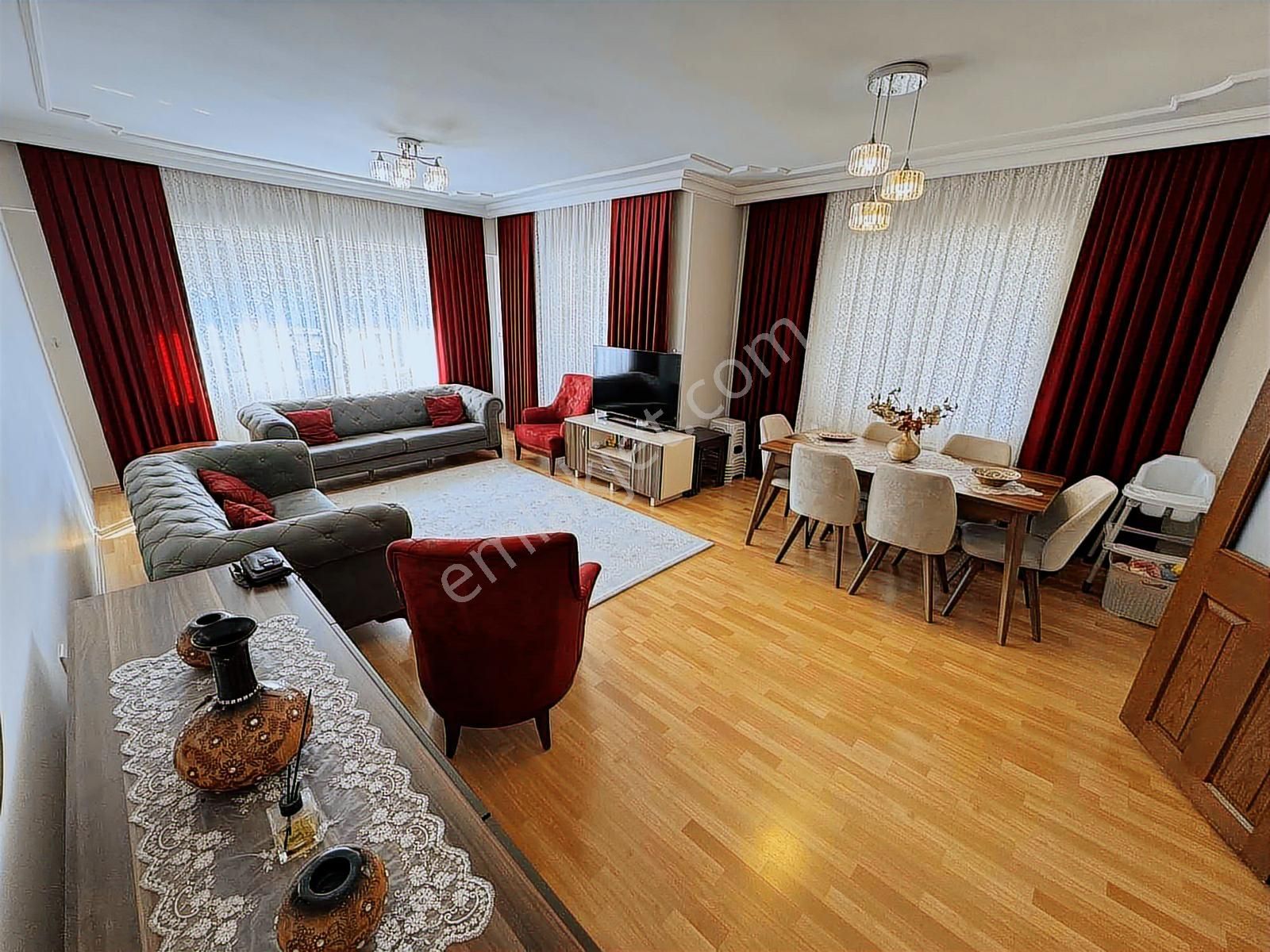 Üniversite Karşısı Kültür'de 3+1 150 M2 Katta Asansörlü Daire