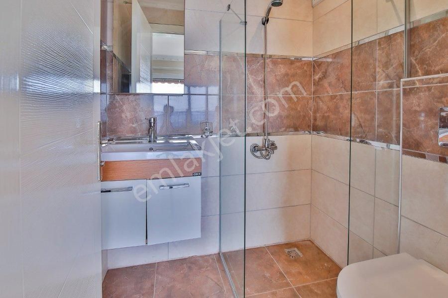 Bezirgan'da Deniz Manzaralı Uzun Dönem Kiralık 4+1 Villa - Görsel 11