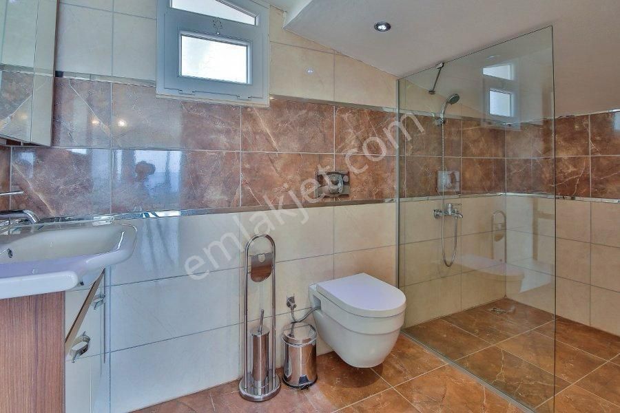 Bezirgan'da Deniz Manzaralı Uzun Dönem Kiralık 4+1 Villa - Görsel 3