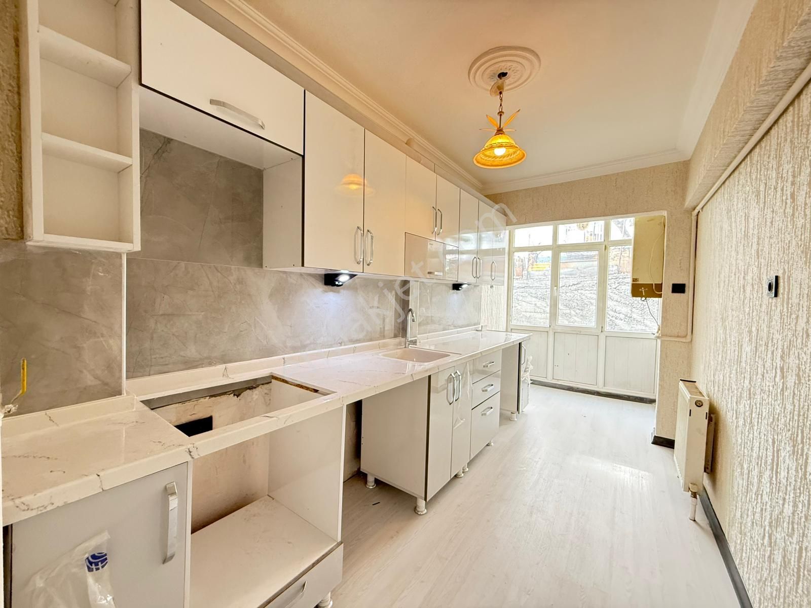 Kariyer Den Tepebaşında İçerisi Lüks Yapılı Uygun 3+1 Daire