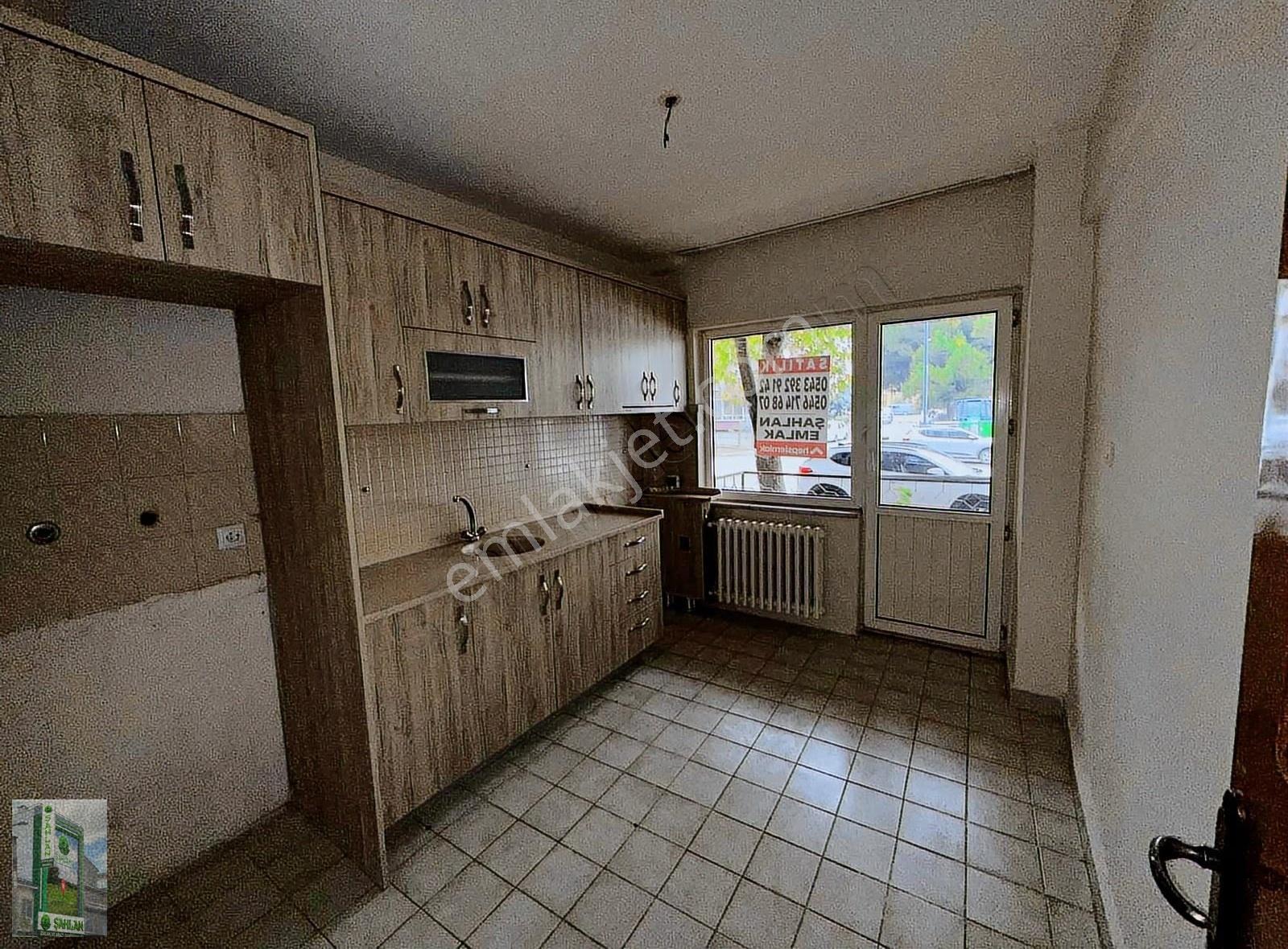 Şahlan Emlaktan Satılık Cadde Üzeri Daire - Görsel 15