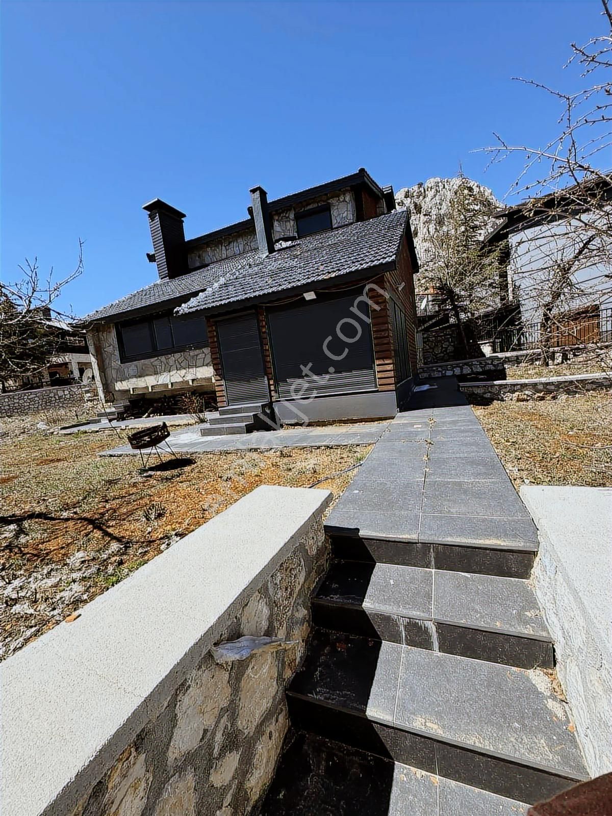 Antalyanın Gözde Kayak Merkezinde 4 Cepheye Bakan Lüks Villa! - Görsel 13