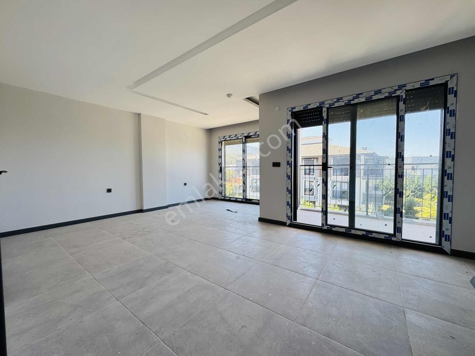 Kuşadası Davutlar'da Asansörlü Tek Müstakil 3+1 Tripleks Villa - Görsel 24