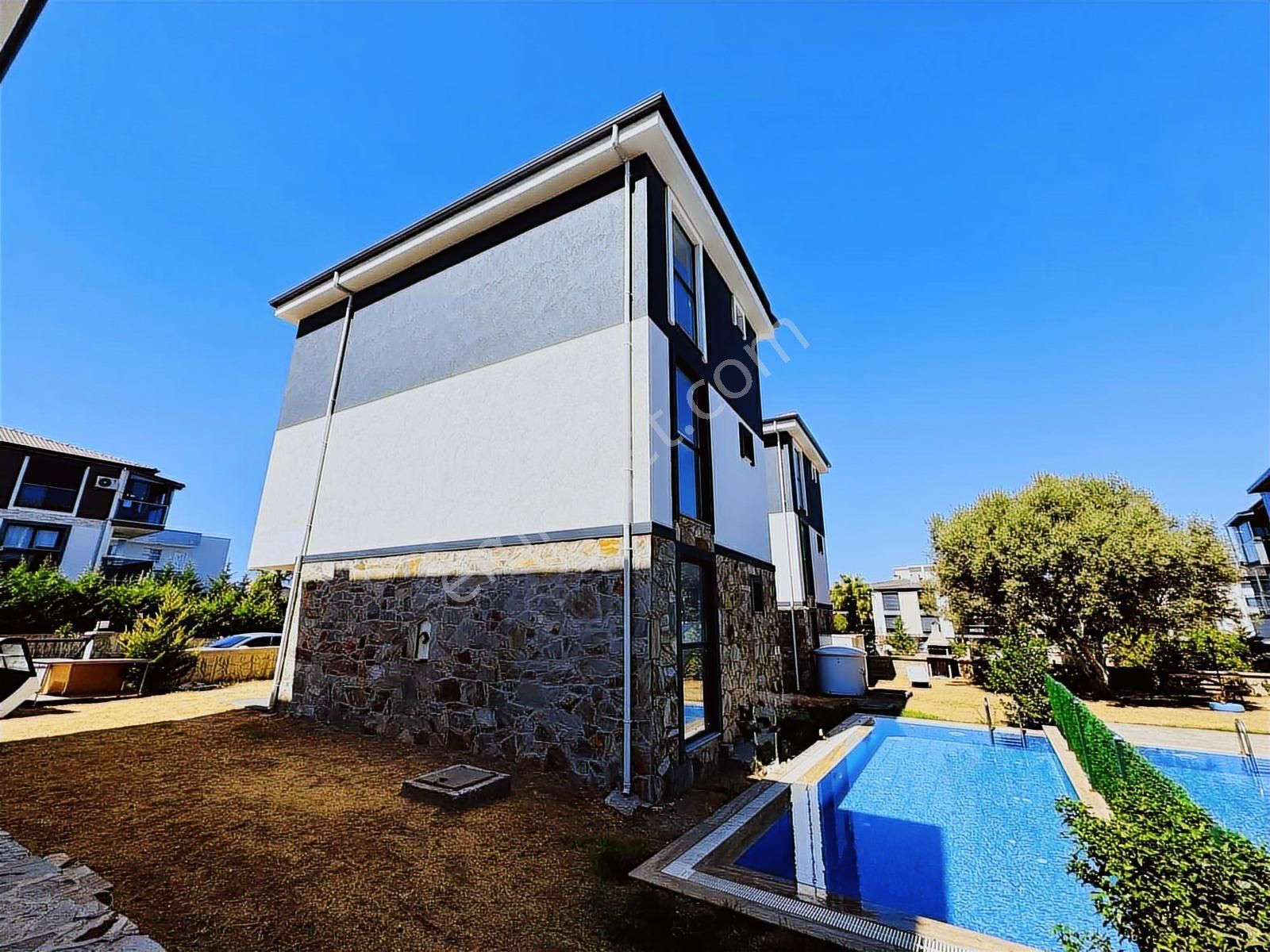 Kuşadası Davutlar'da Asansörlü Tek Müstakil 3+1 Tripleks Villa - Görsel 5