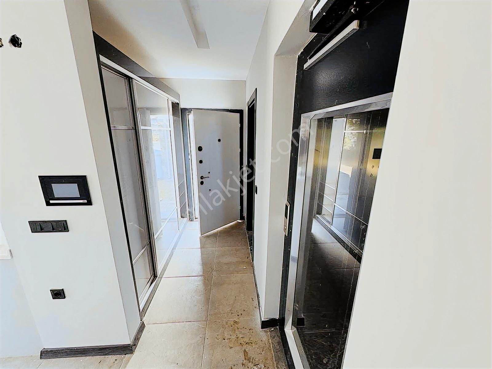 Kuşadası Davutlar'da Asansörlü Tek Müstakil 3+1 Tripleks Villa - Görsel 10