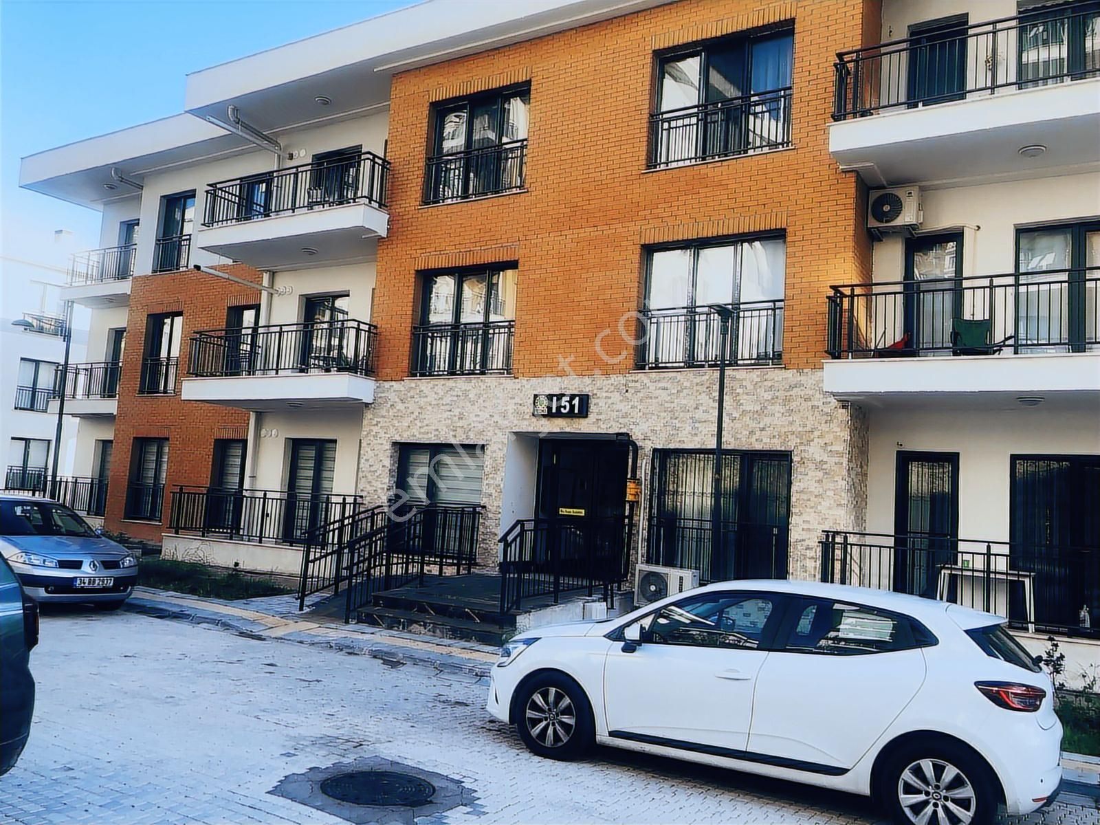 Bayraklı Toki 8.etap'da Sıfır Kiralık (3+1) Daire