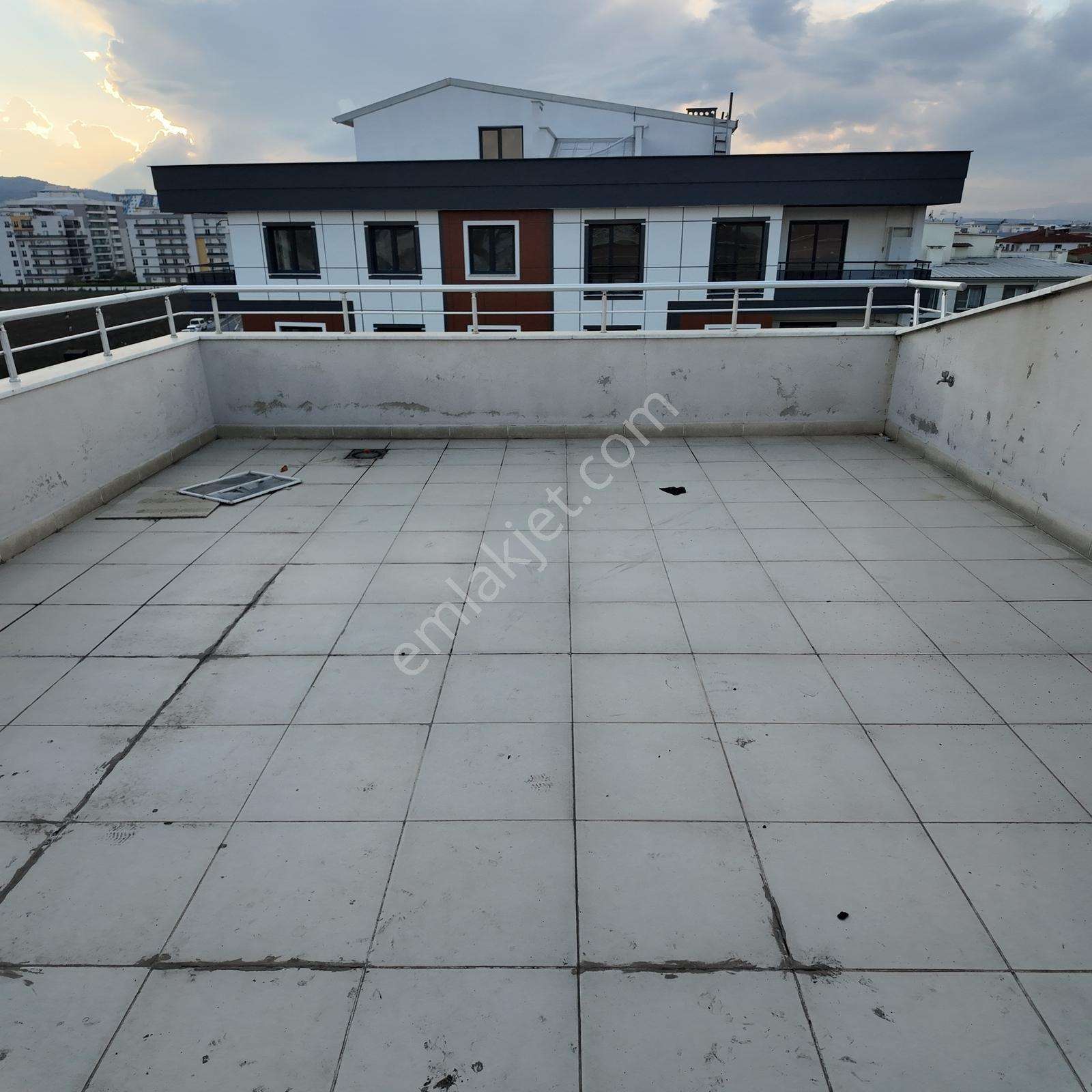 Hürriyet Mahallesi 4+1 220m2 Teraslı Ferah Dubleks Kiralık Daire - Görsel 7