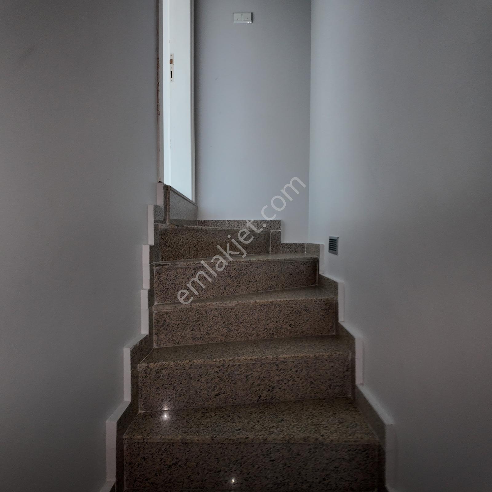 Hürriyet Mahallesi 4+1 220m2 Teraslı Ferah Dubleks Kiralık Daire - Görsel 14