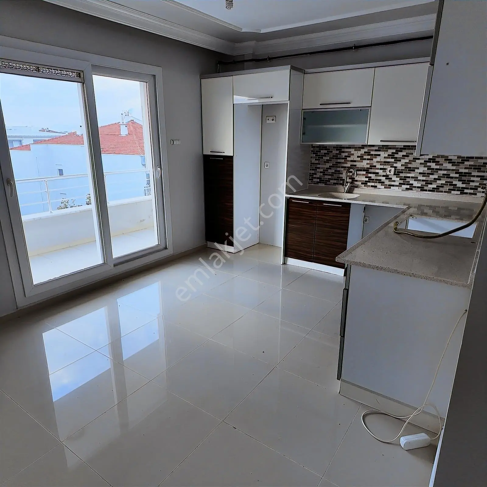 Hürriyet Mahallesi 4+1 220m2 Teraslı Ferah Dubleks Kiralık Daire - Görsel 2