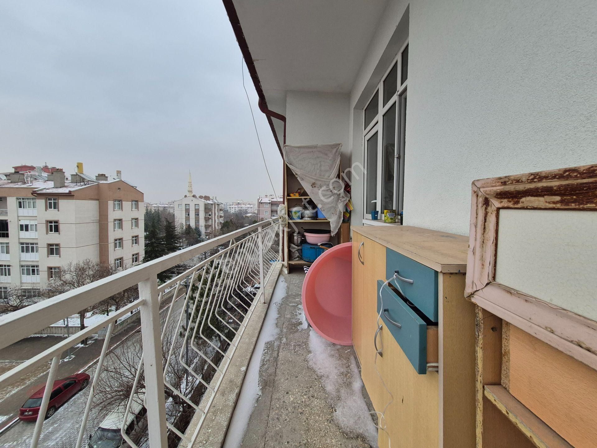 Selçuklu Şeyhşamil Mah. Barış Caddesi'^ne Cephe 3+1 Masrafsız Satılık Fırsat Daire - Görsel 26