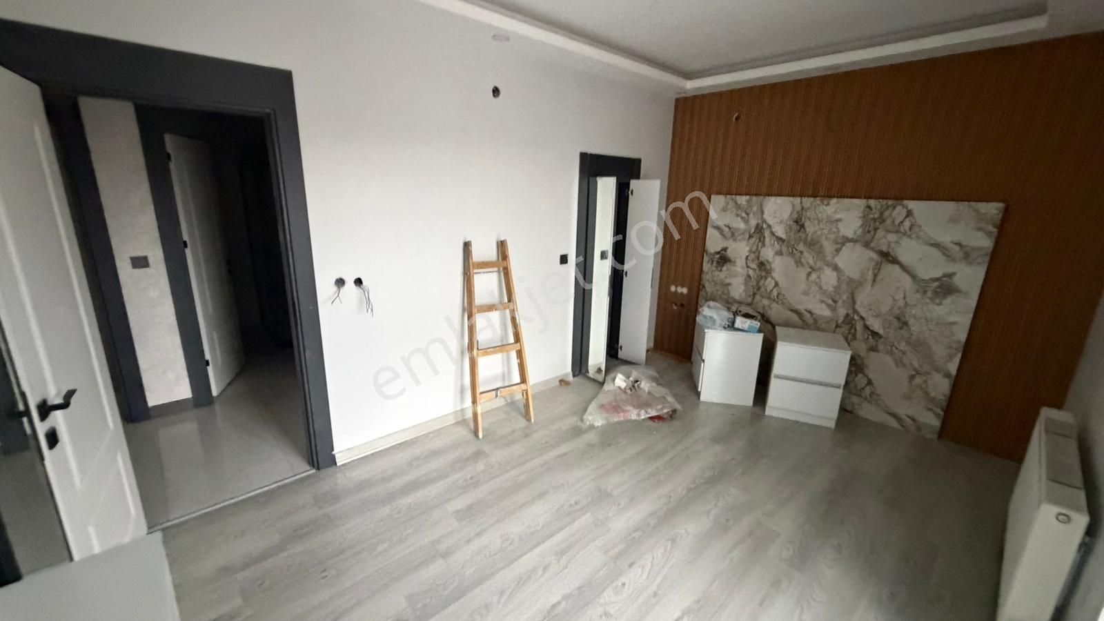 Törekent Mevlana Mahallesinde Site İçerisinde Ebeveyn Banyolu Muhteşem Yapılı 3+1 Satılık Daire - Görsel 11