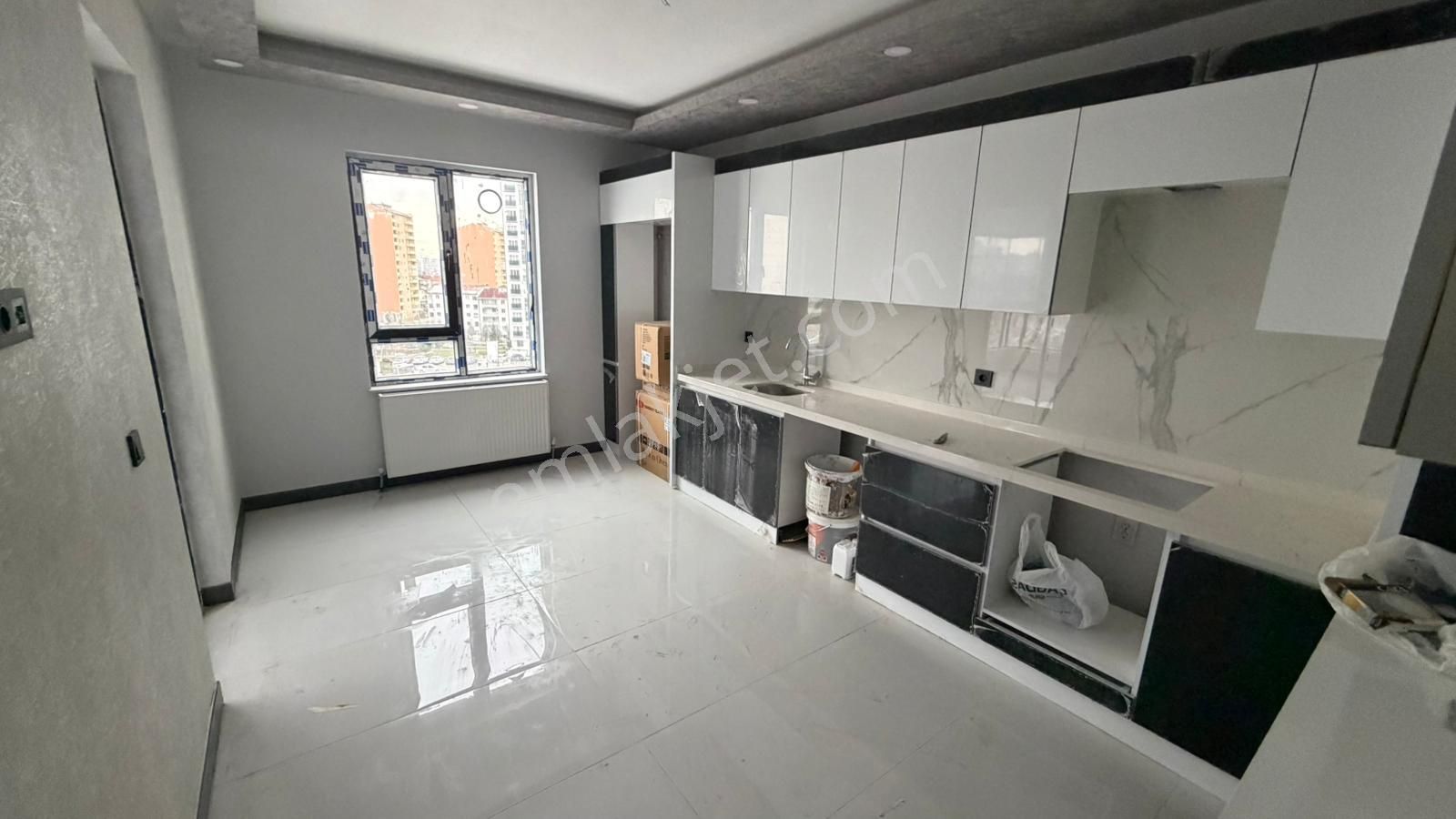 Törekent Mevlana Mahallesinde Site İçerisinde Ebeveyn Banyolu Muhteşem Yapılı 3+1 Satılık Daire