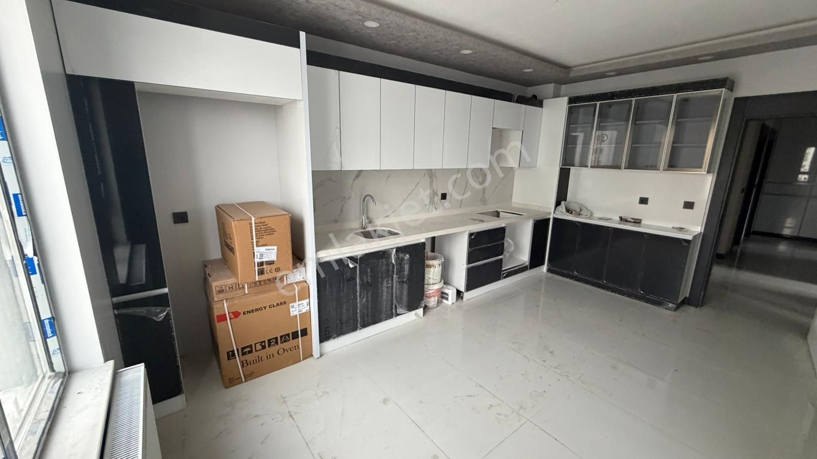 Törekent Mevlana Mahallesinde Site İçerisinde Ebeveyn Banyolu Muhteşem Yapılı 3+1 Satılık Daire - Görsel 2